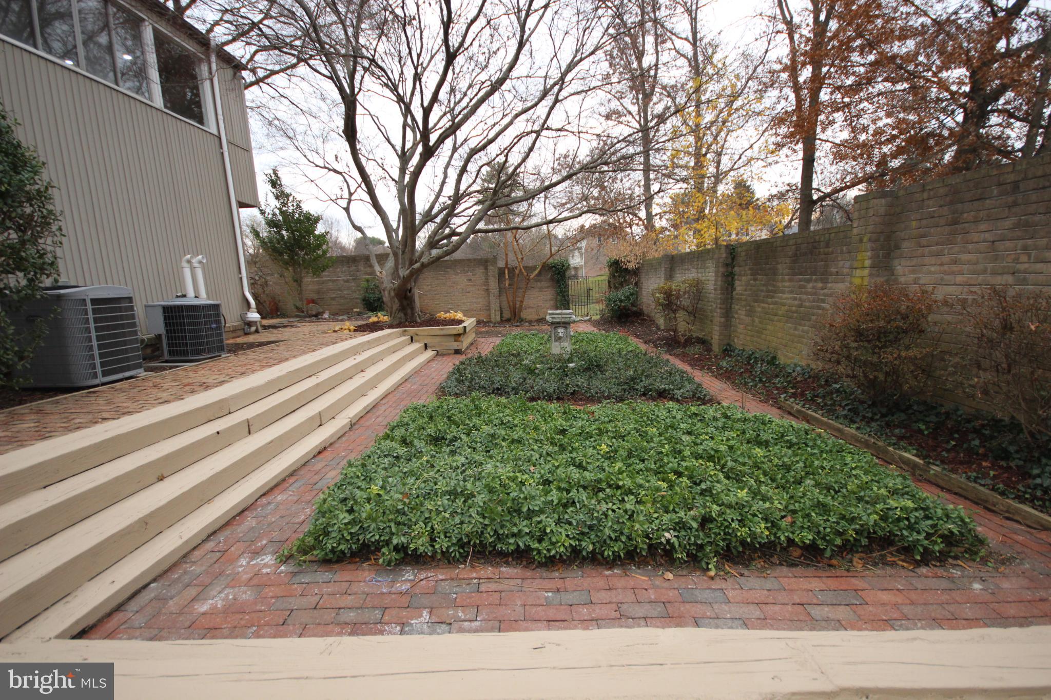 COURTS OF WHETSTONE - Residential