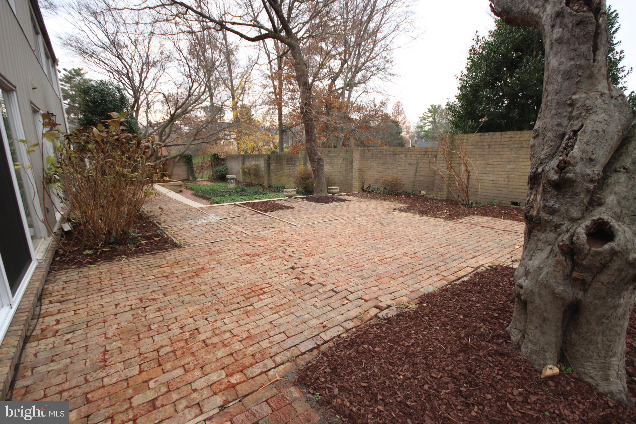 COURTS OF WHETSTONE - Residential