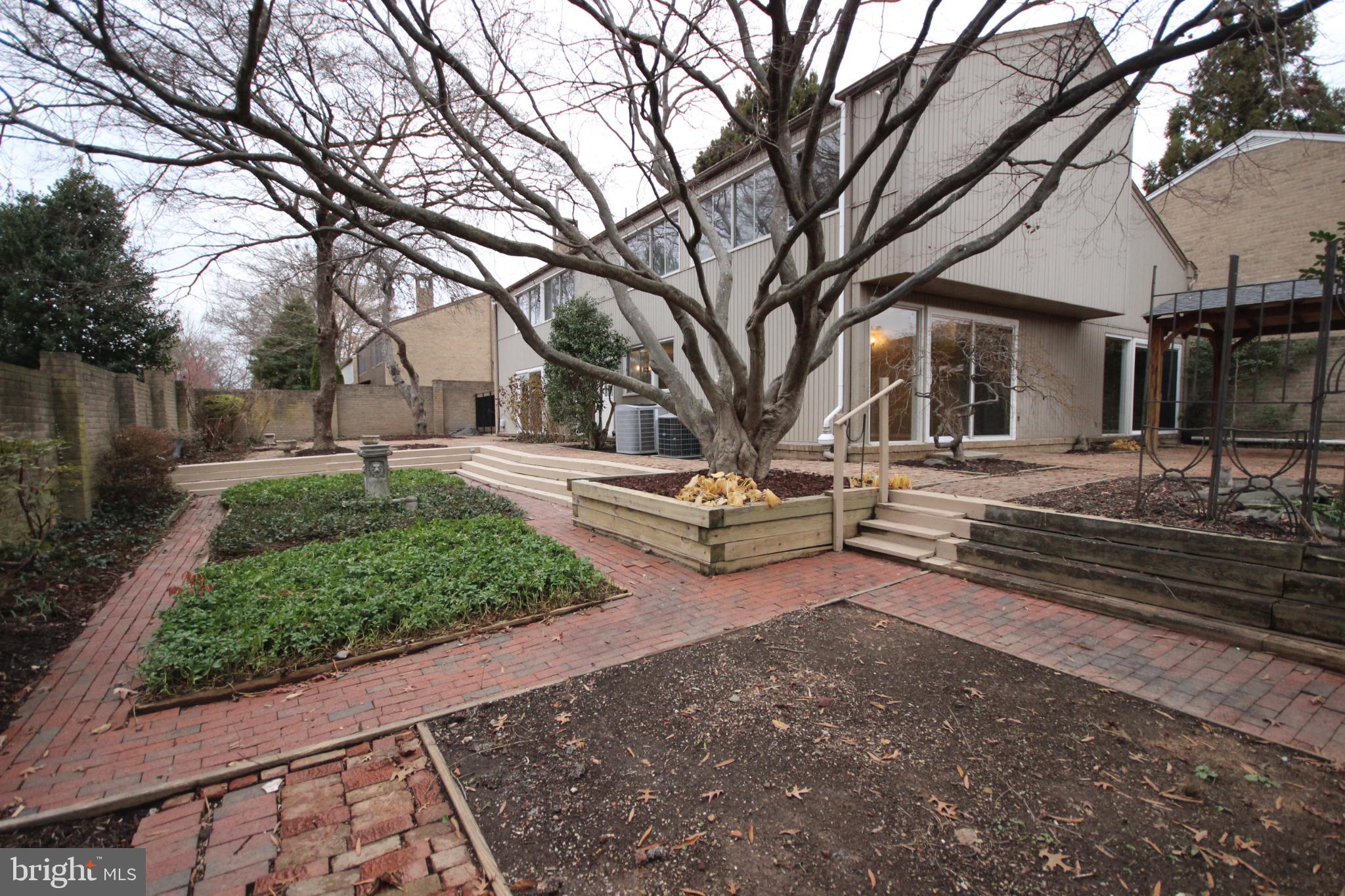 COURTS OF WHETSTONE - Residential