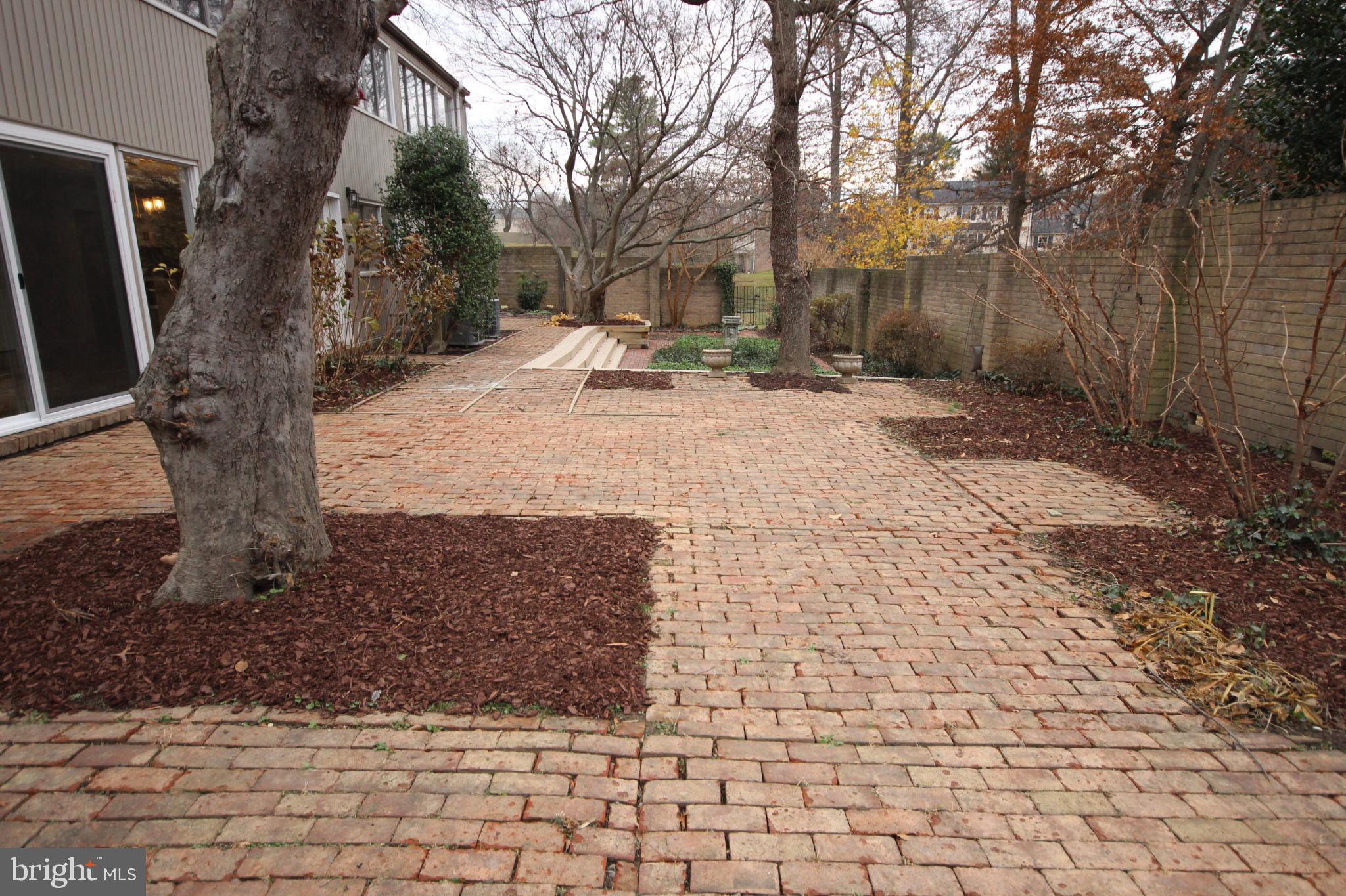 COURTS OF WHETSTONE - Residential