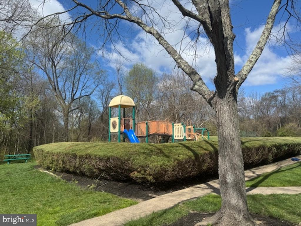 NORTH POINTE - Residential