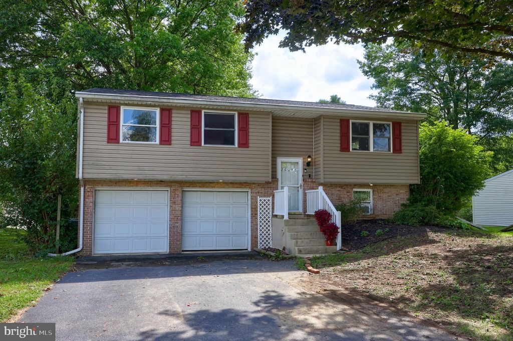Photo of 2646 Valley Drive, Lancaster, PA 17603 (MLS # PALA2040456)