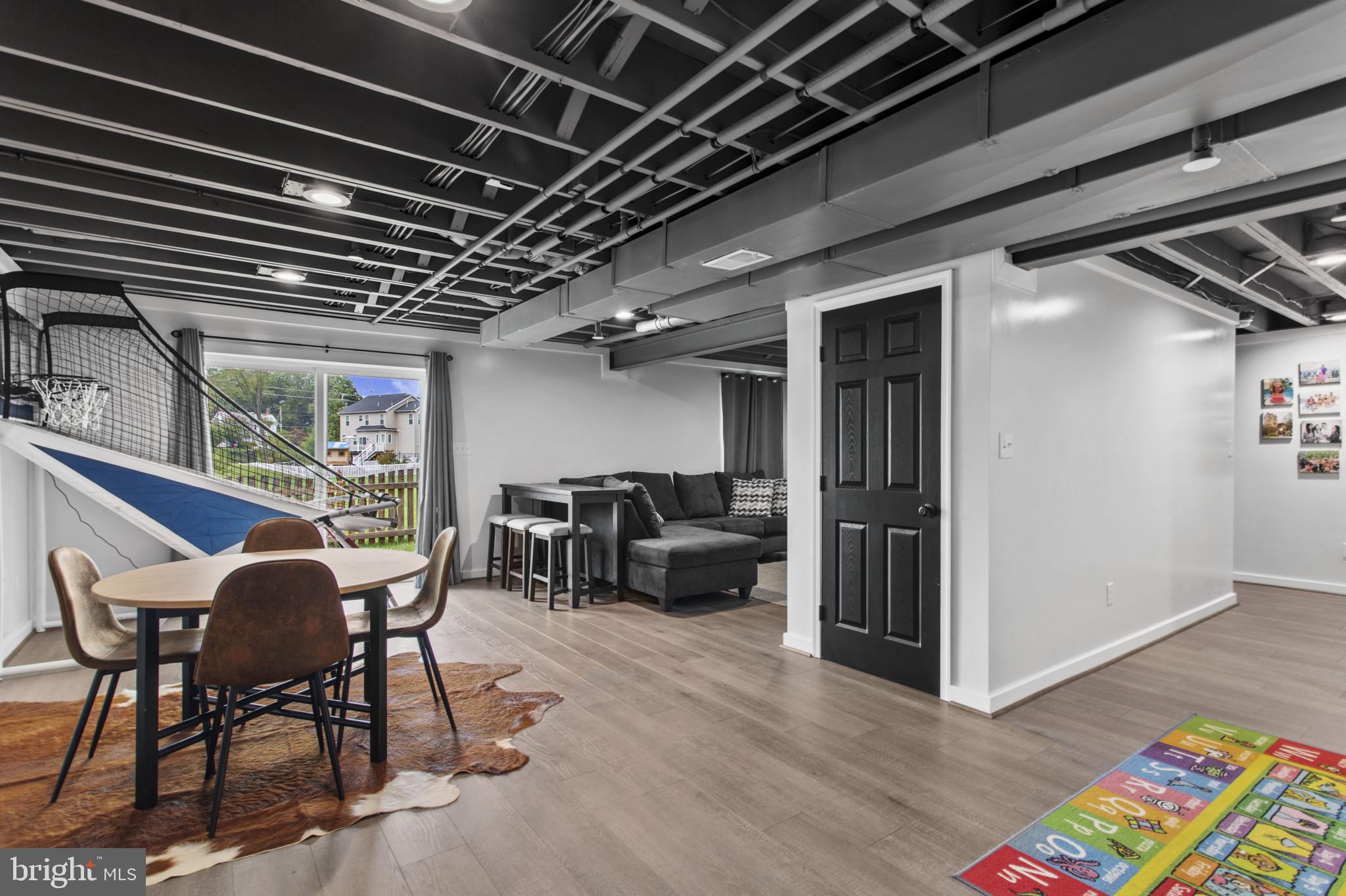 HAMPSTEAD - Residential