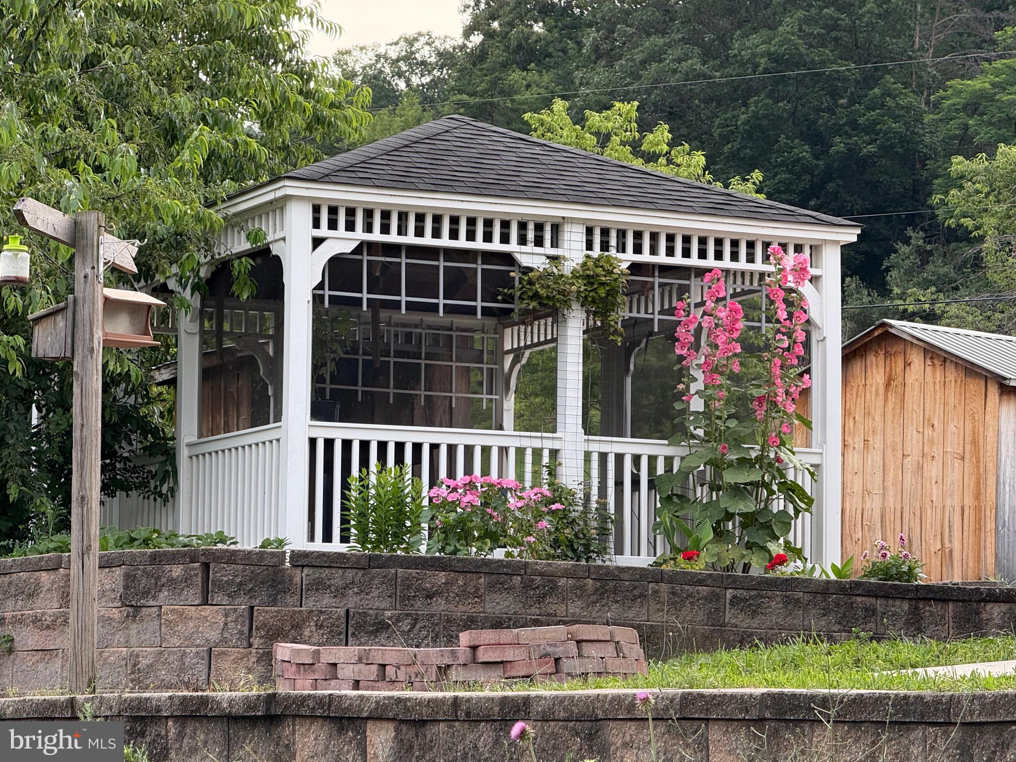 37 LA BAER LANE