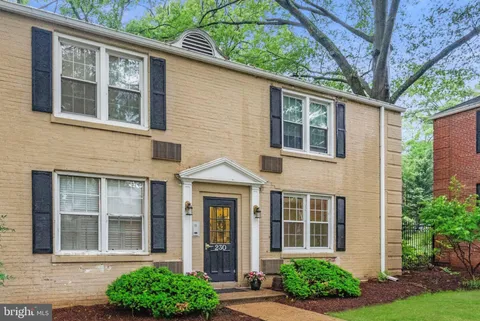 230 N Thomas Street Unit 230-3, Arlington, VA MLS: VAAR2057544
