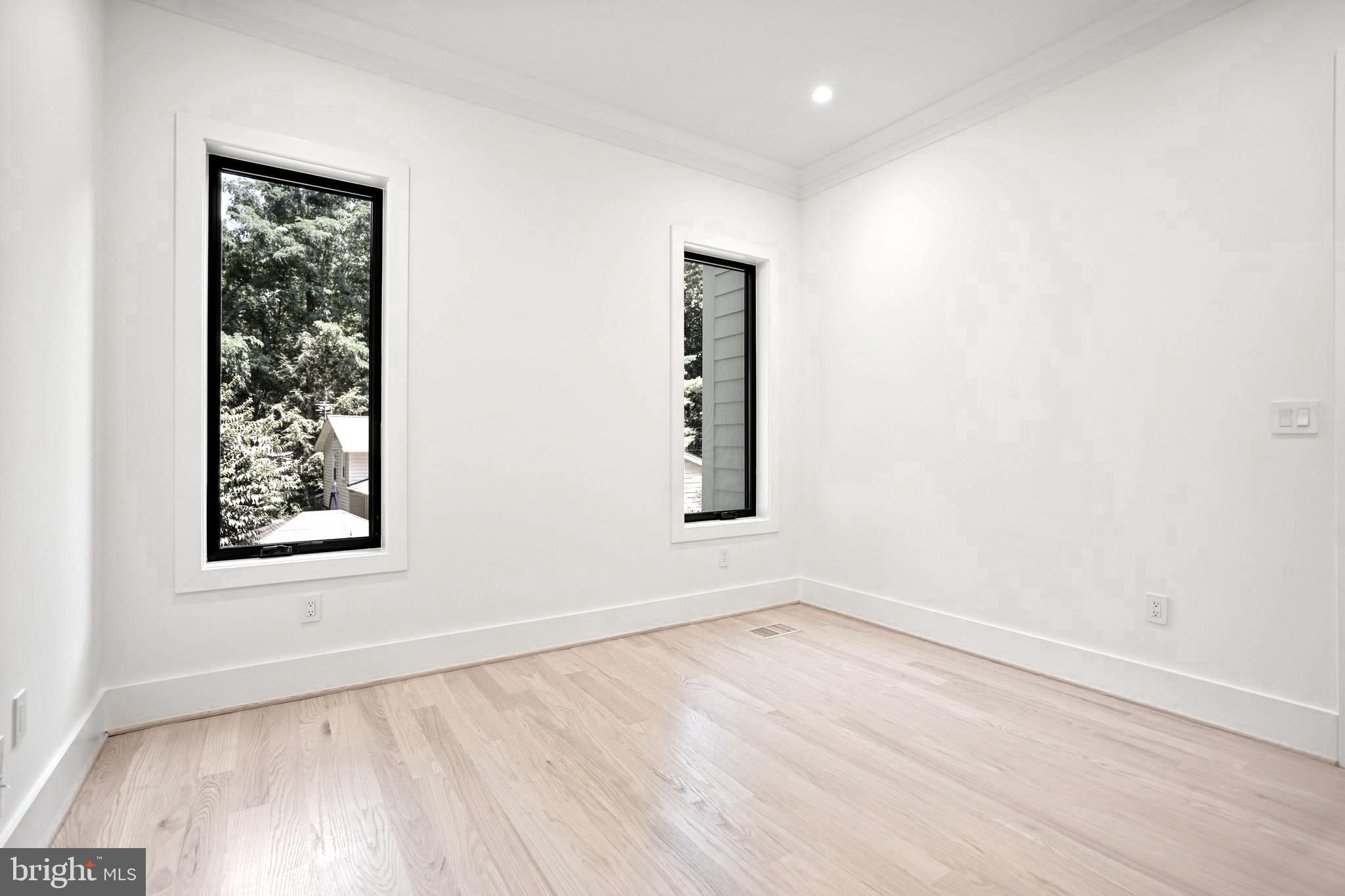 BERKSHIRE OAKWOOD - Residential