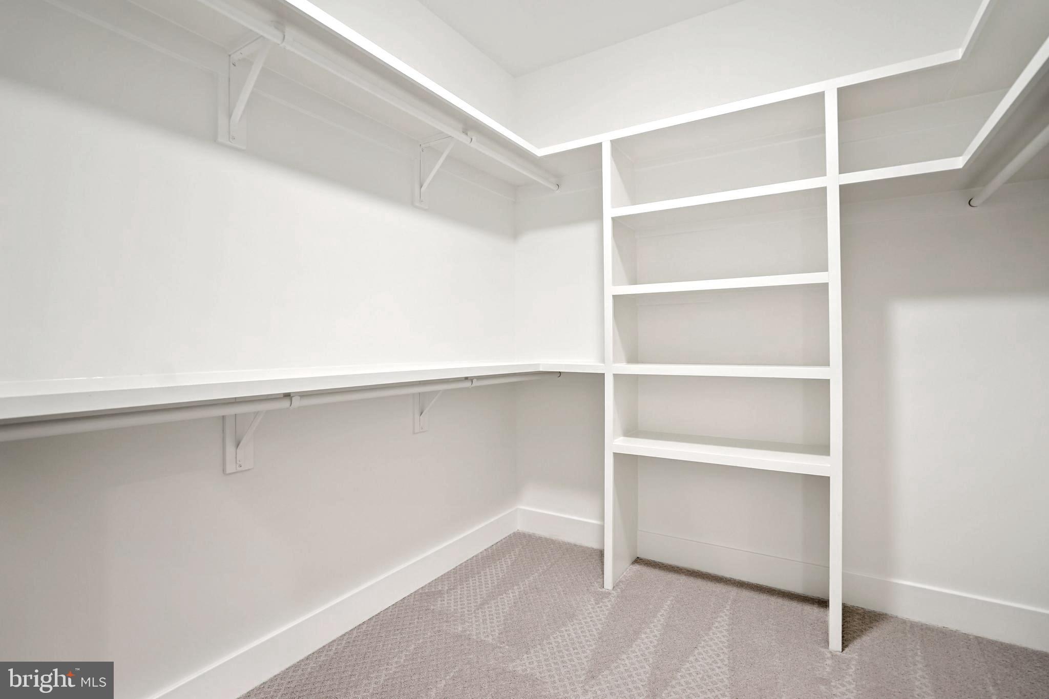 BERKSHIRE OAKWOOD - Residential