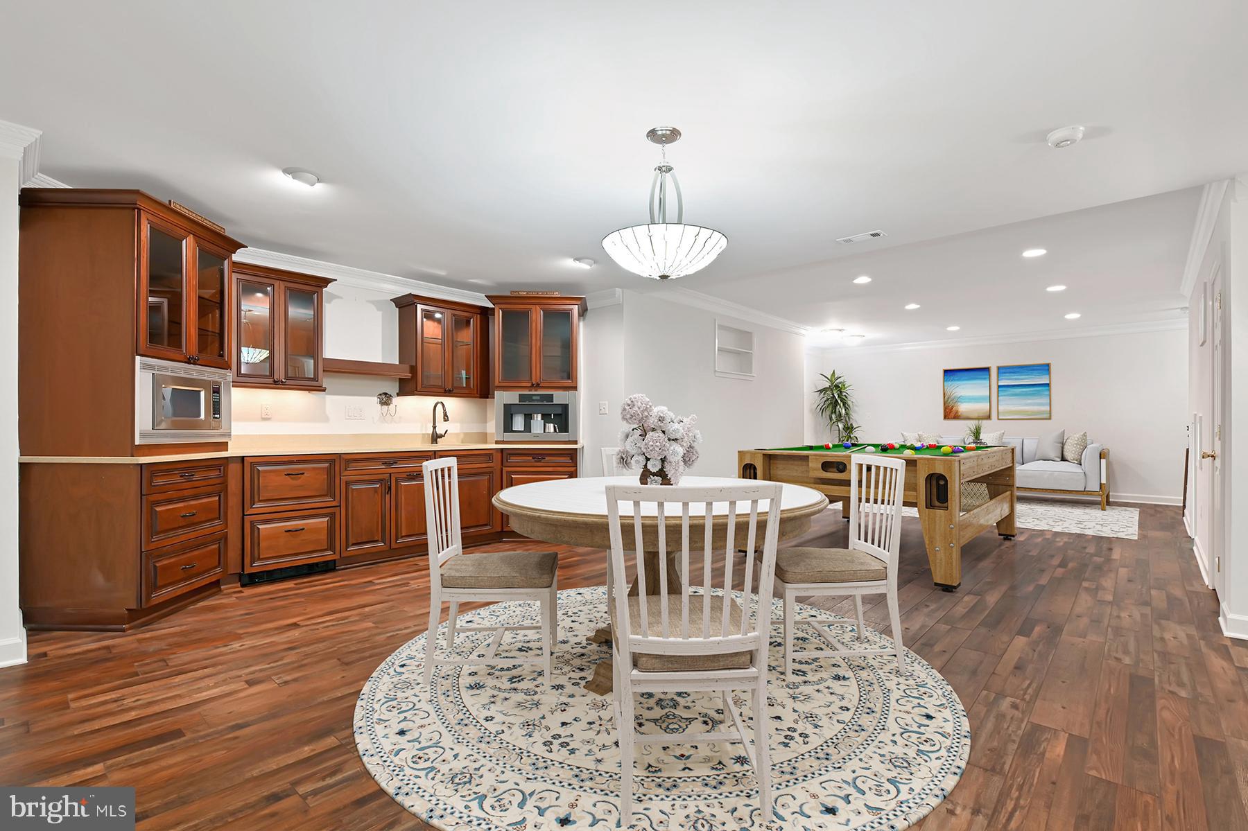 SEVERN MANOR - Residential