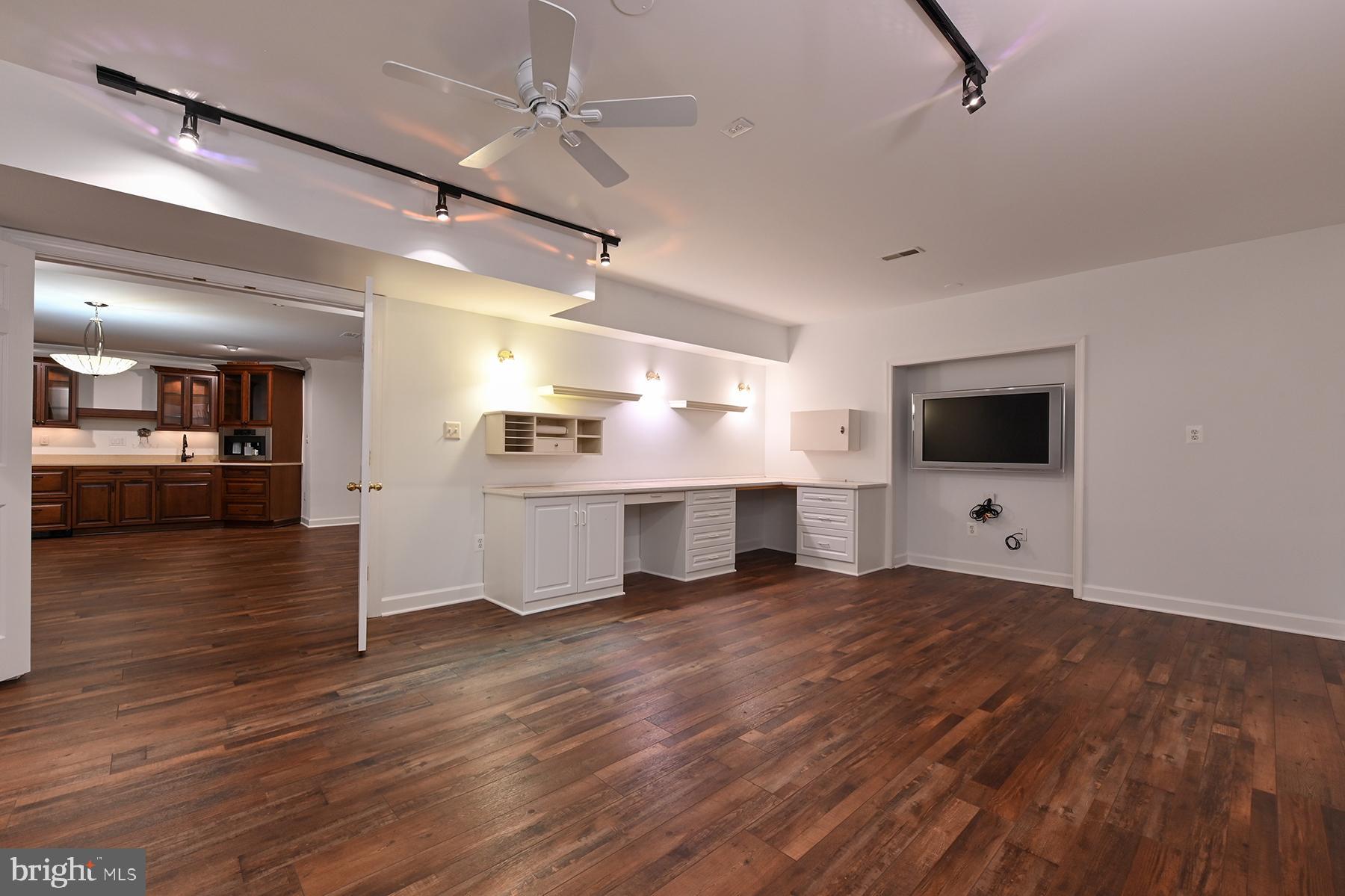 SEVERN MANOR - Residential