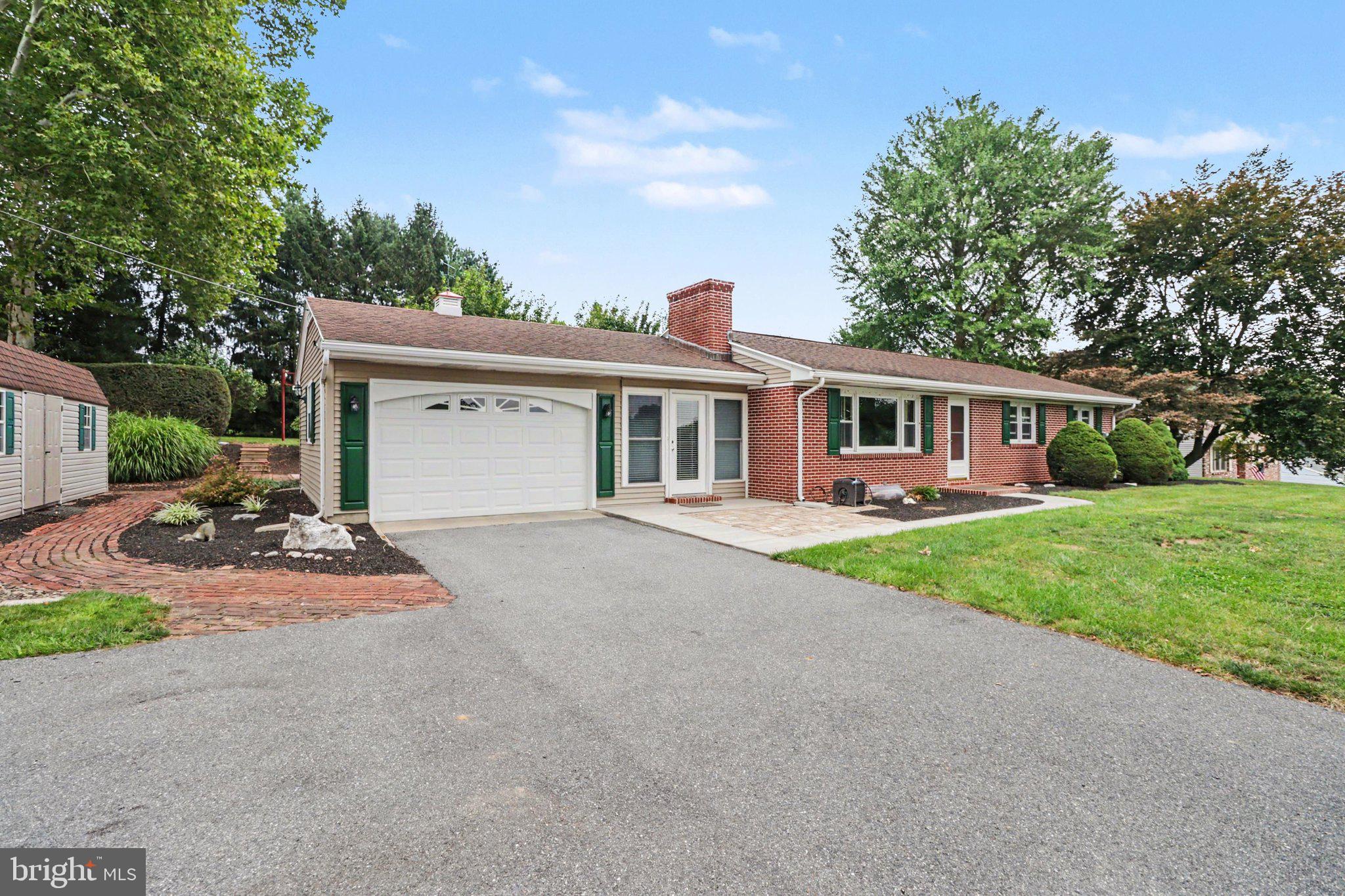 11 W LARCH STREET
