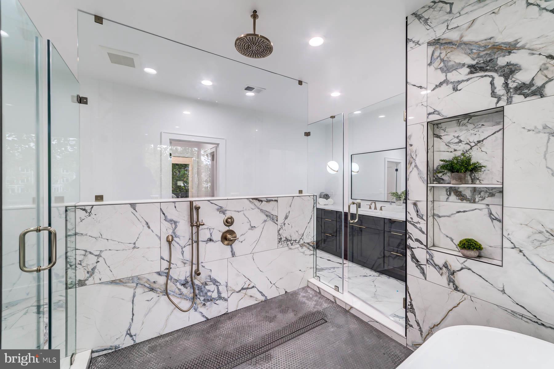 VIENNA WOODS - Residential