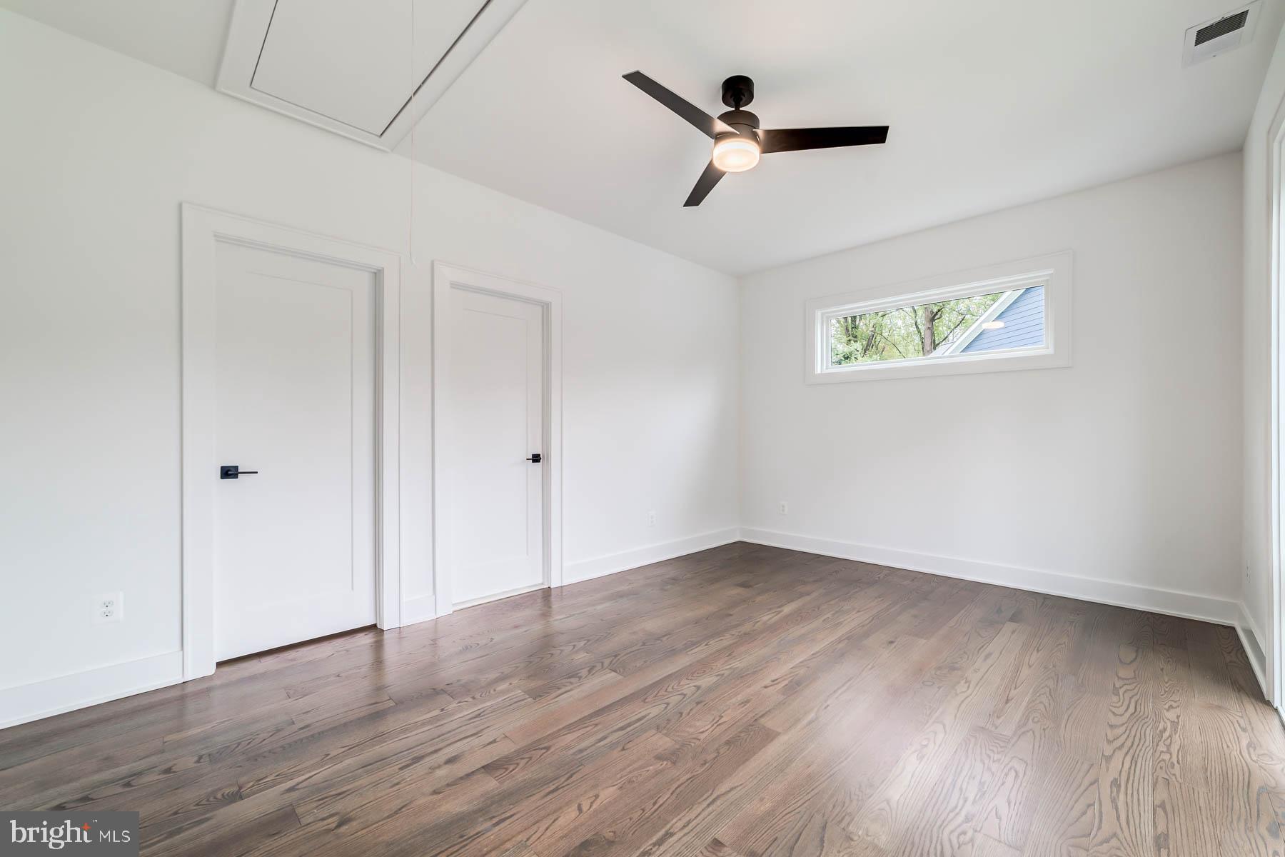 VIENNA WOODS - Residential