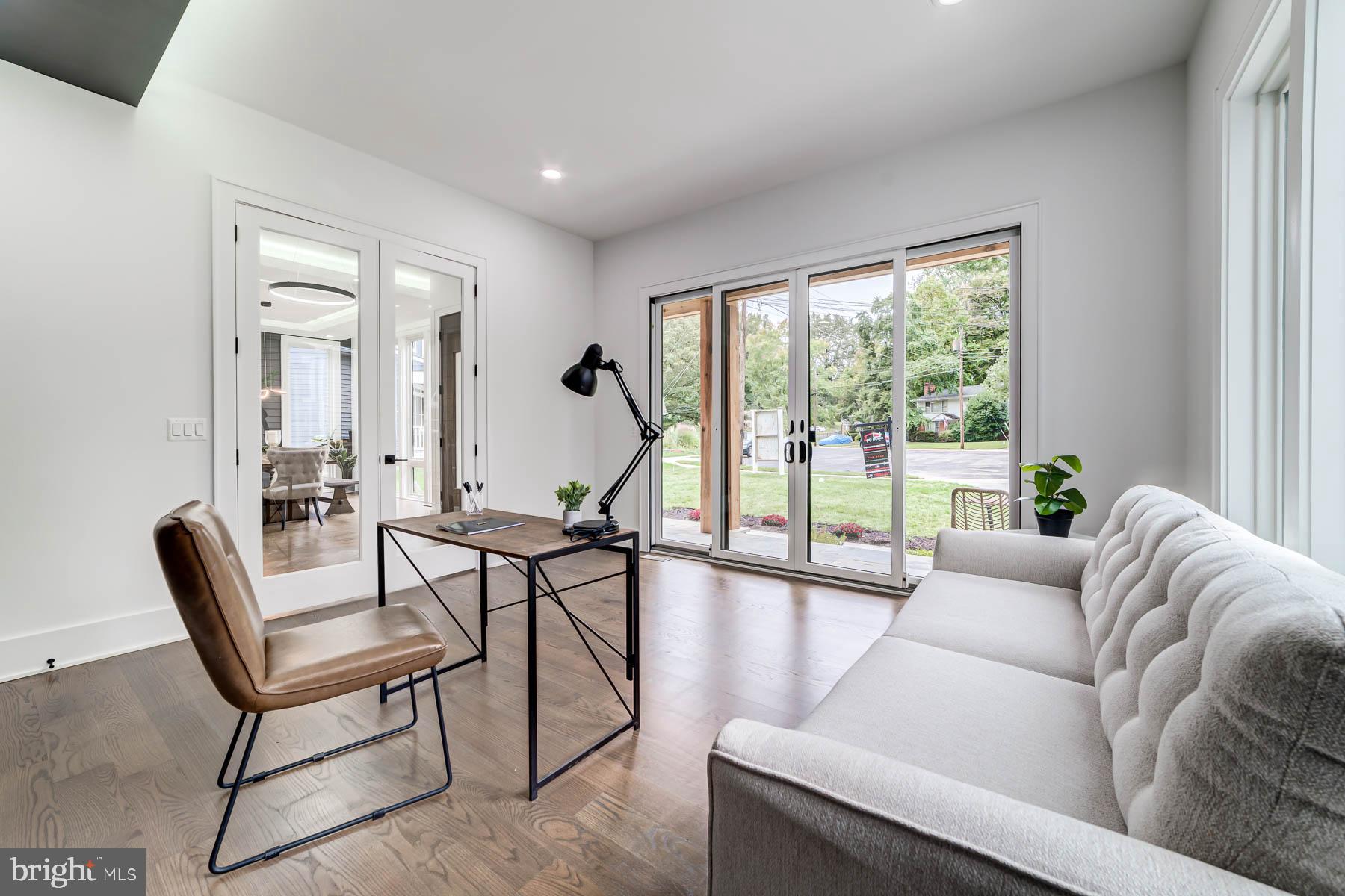 VIENNA WOODS - Residential