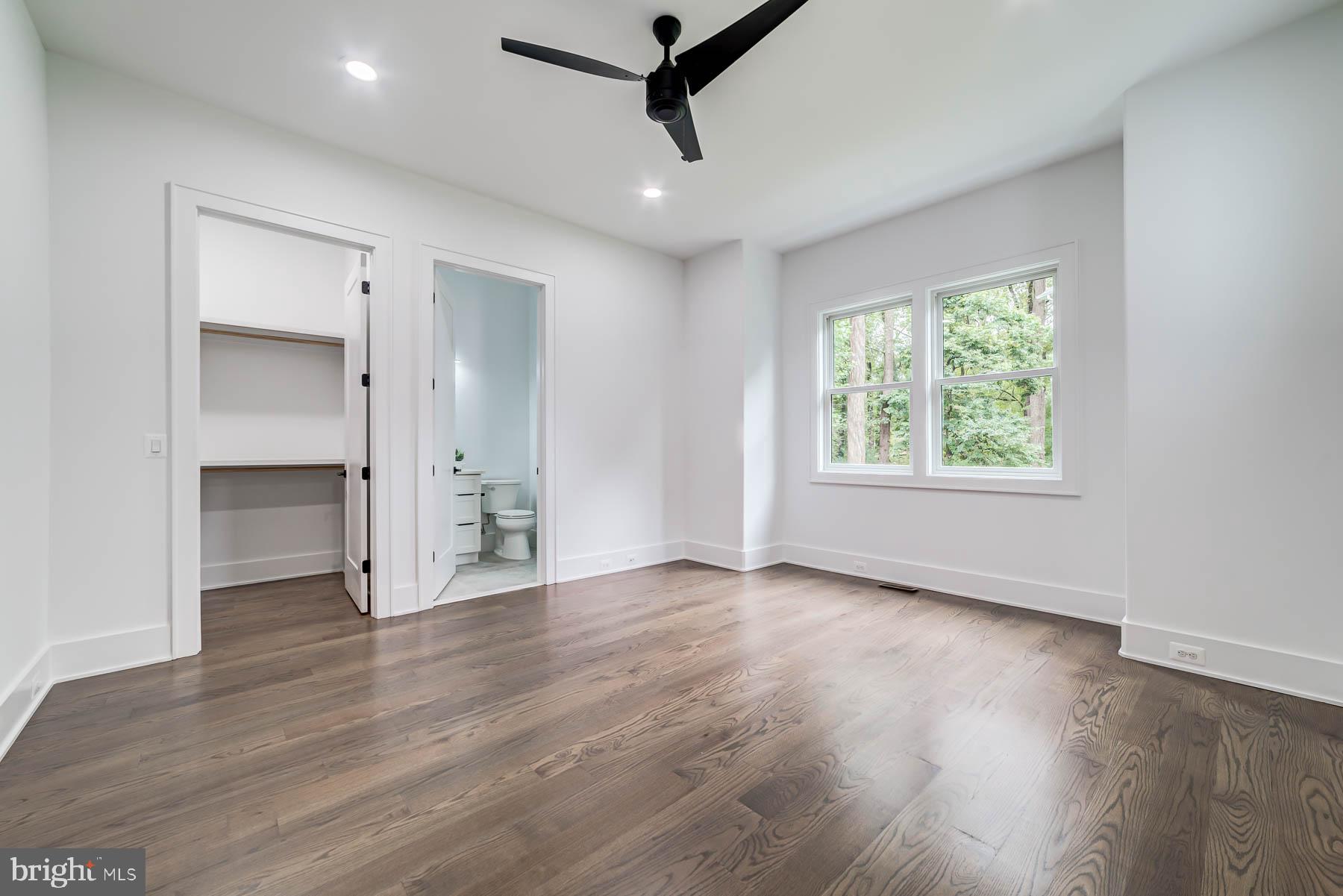 VIENNA WOODS - Residential