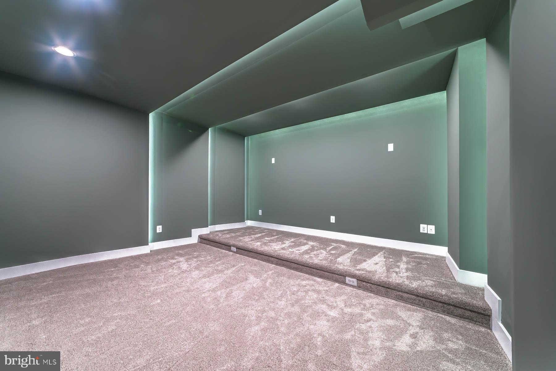 VIENNA WOODS - Residential