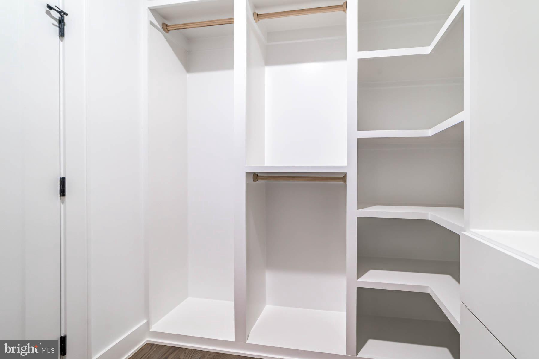 VIENNA WOODS - Residential