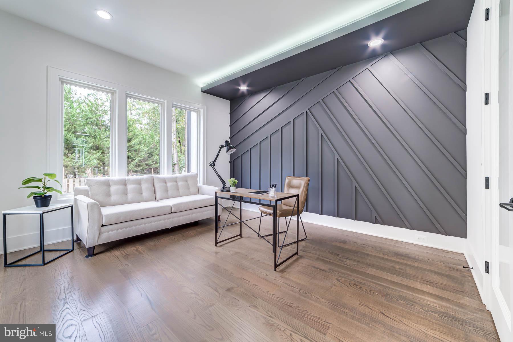 VIENNA WOODS - Residential