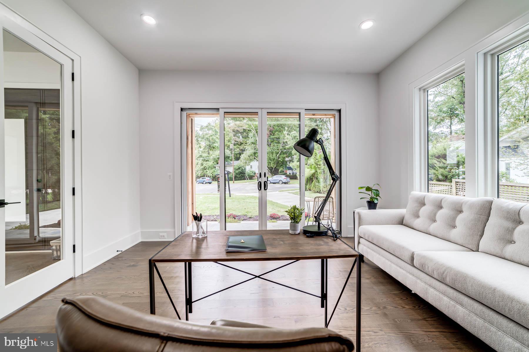 VIENNA WOODS - Residential