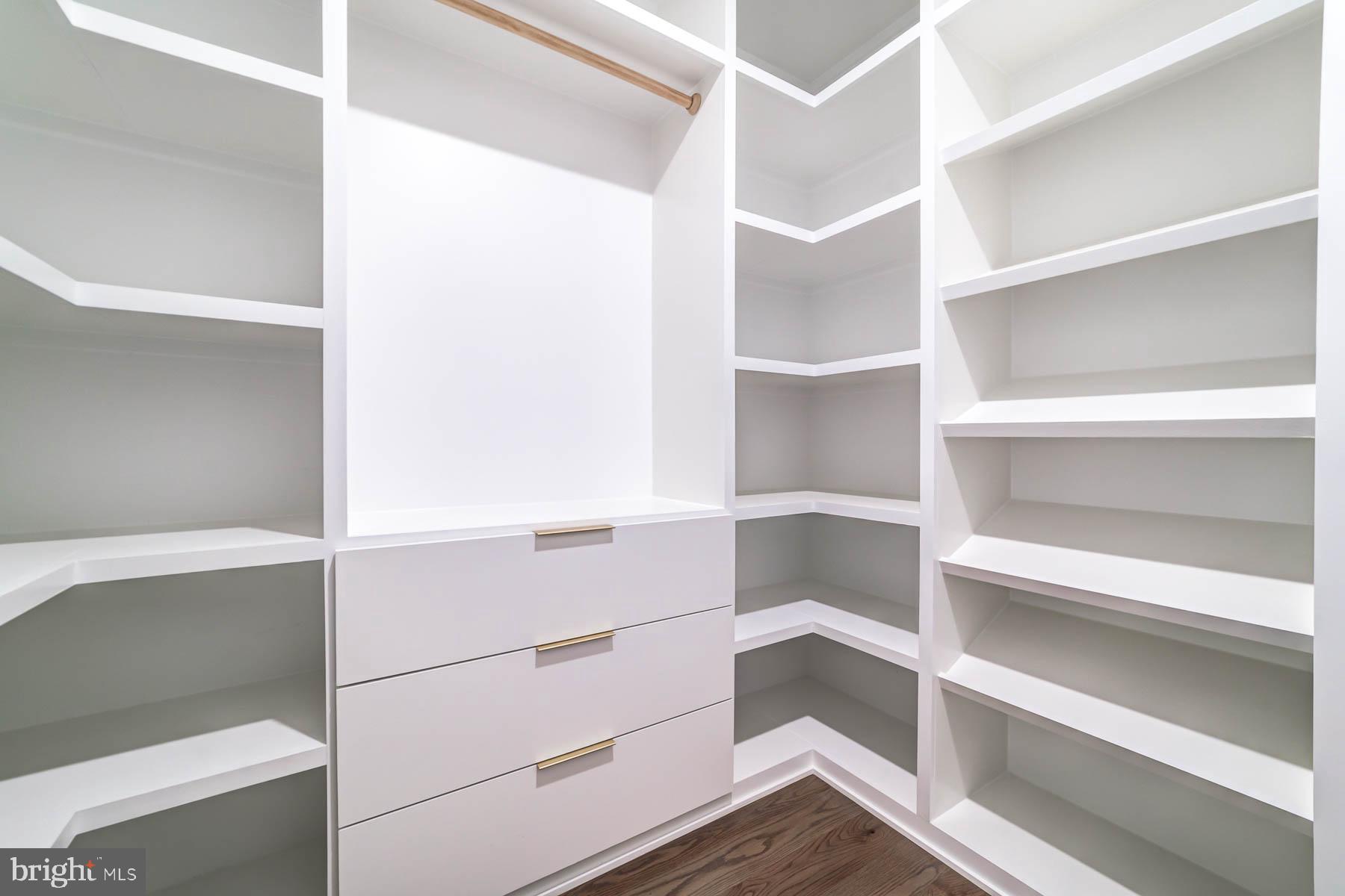 VIENNA WOODS - Residential