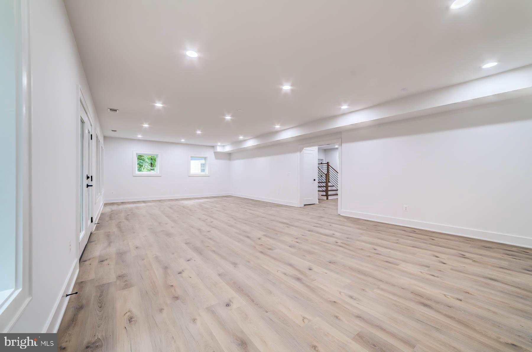 VIENNA WOODS - Residential