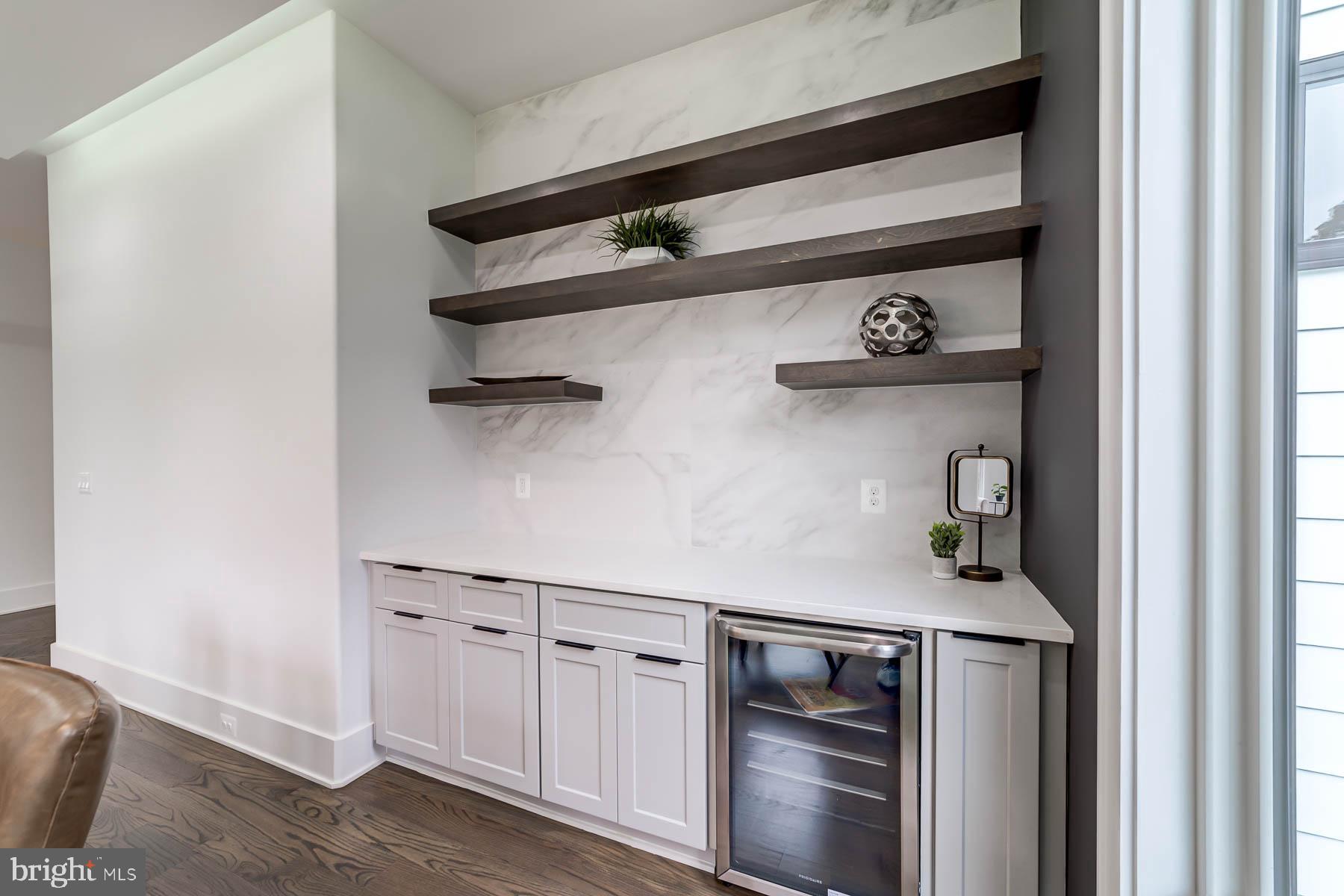 VIENNA WOODS - Residential