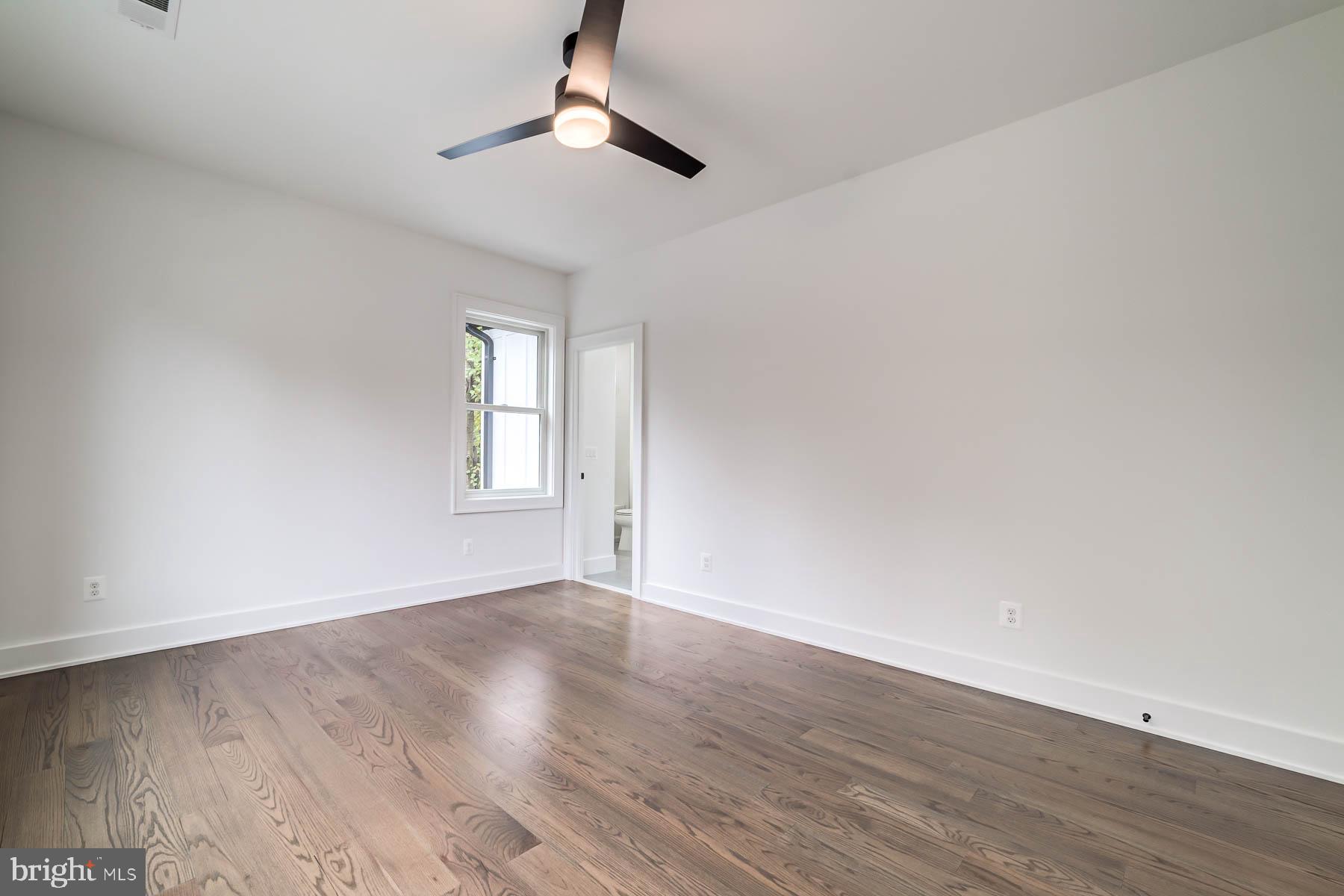 VIENNA WOODS - Residential