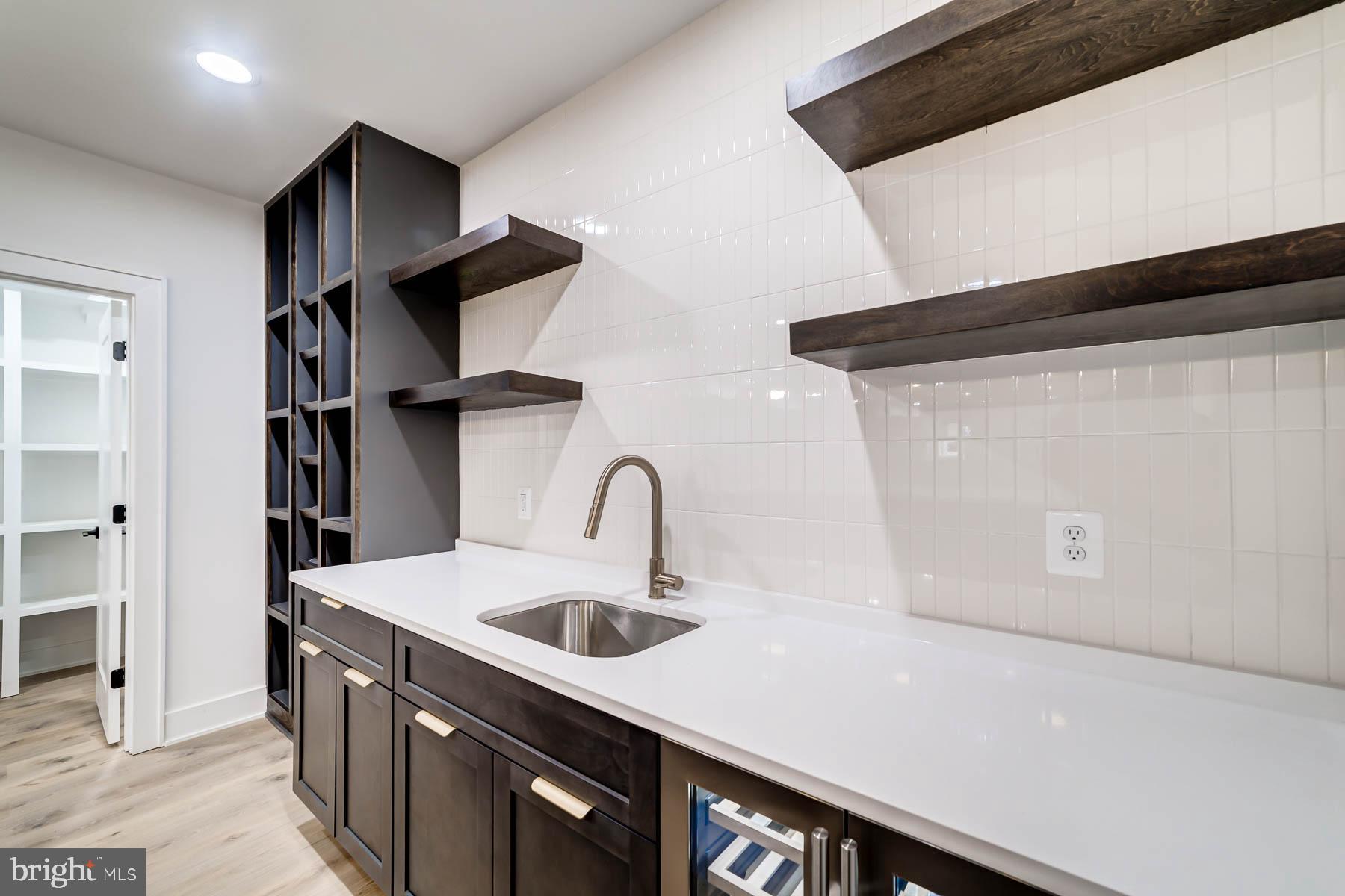 VIENNA WOODS - Residential