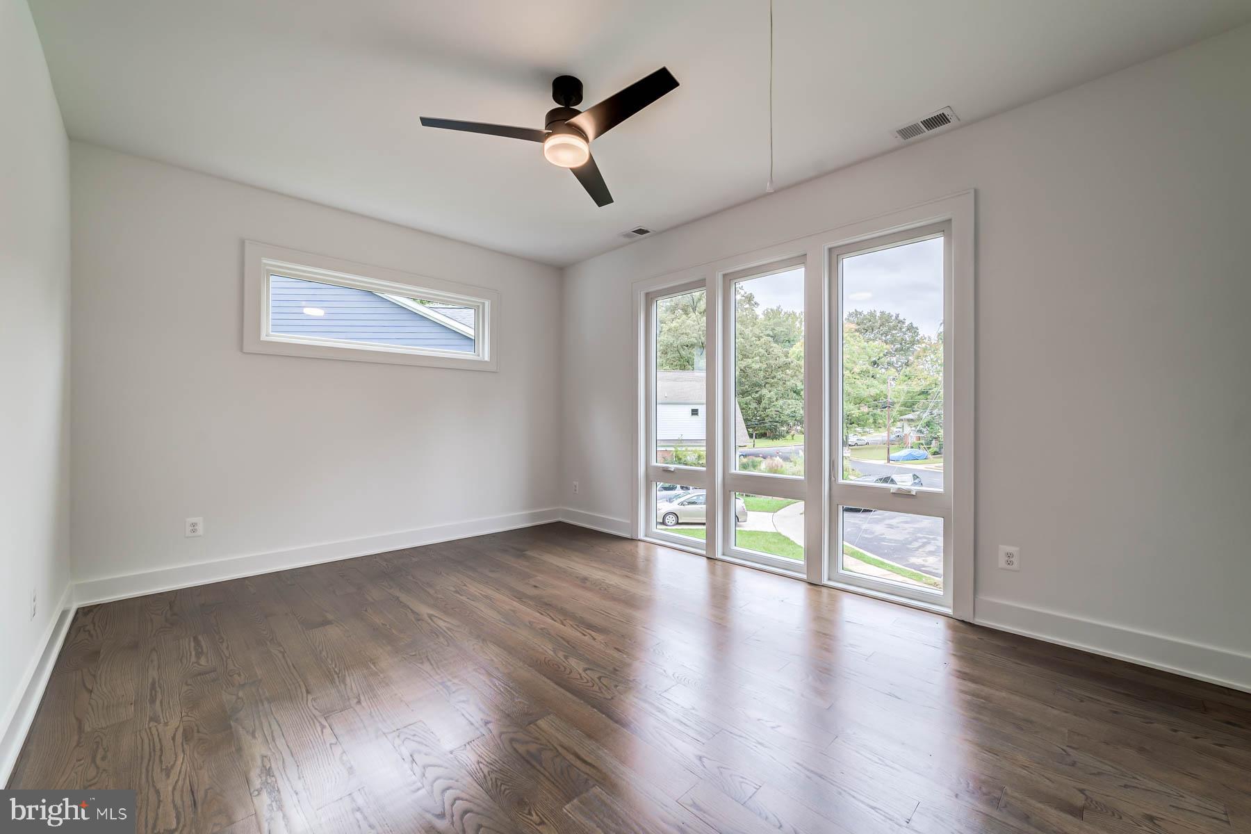 VIENNA WOODS - Residential