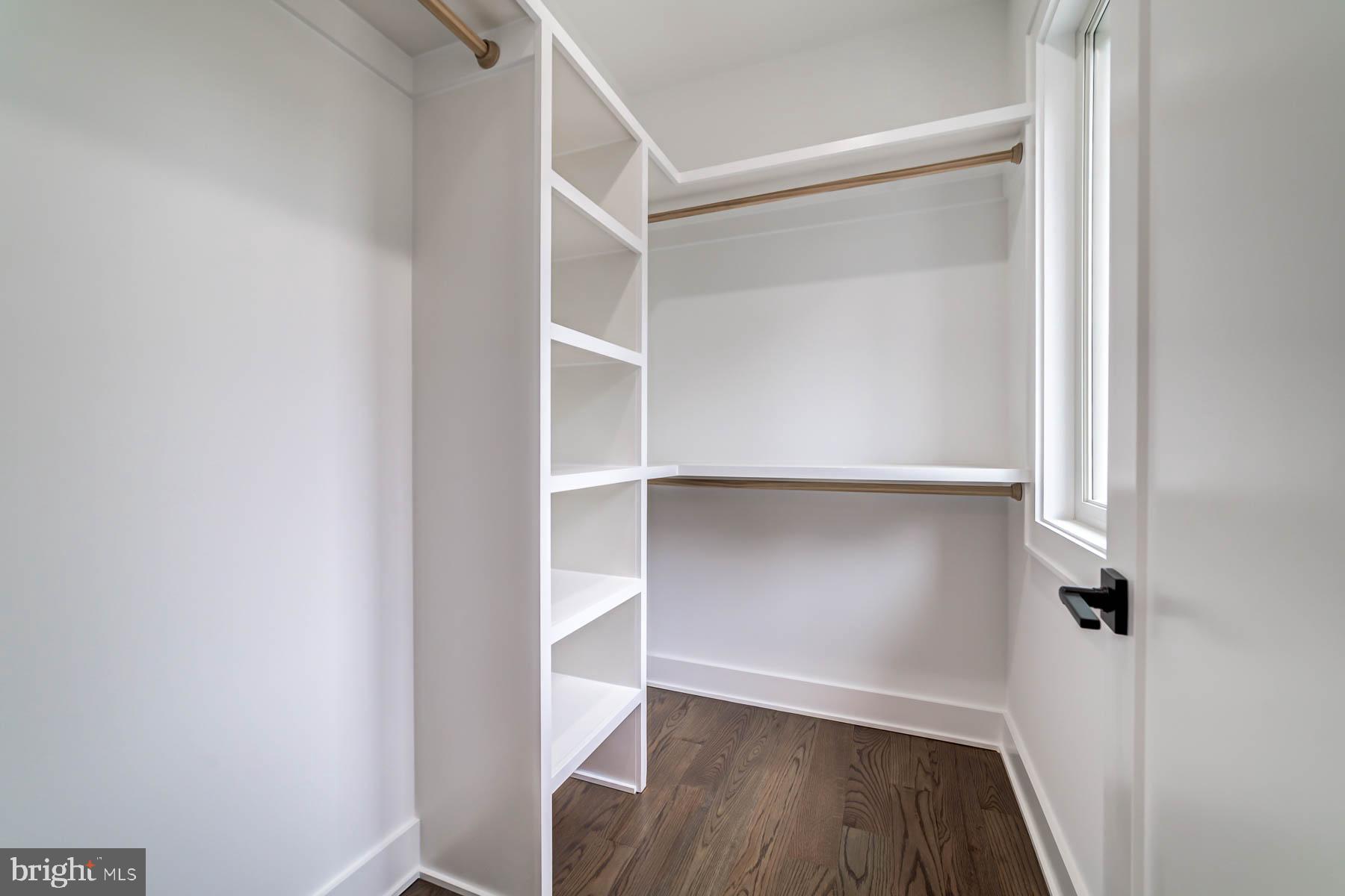 VIENNA WOODS - Residential