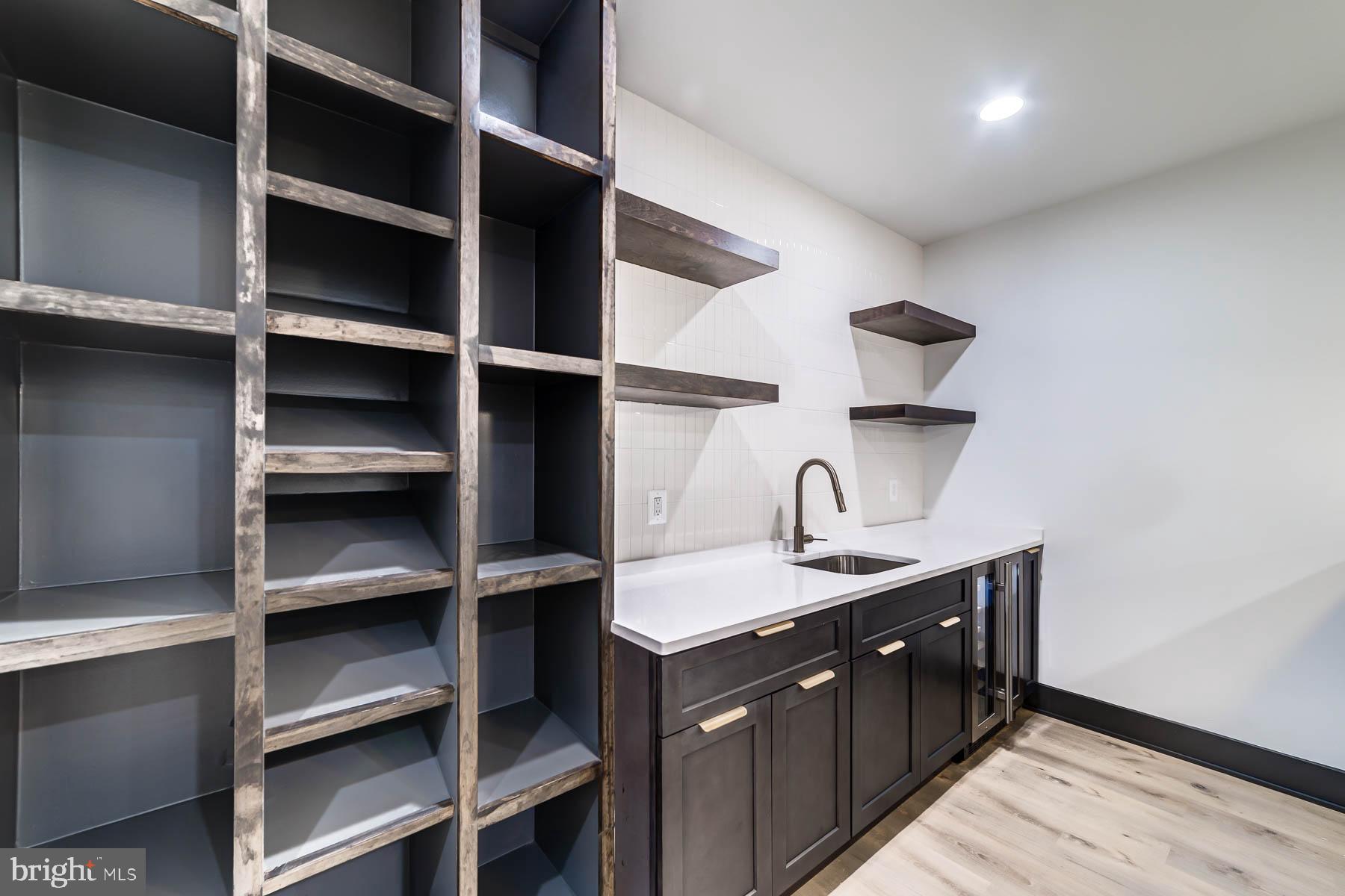 VIENNA WOODS - Residential