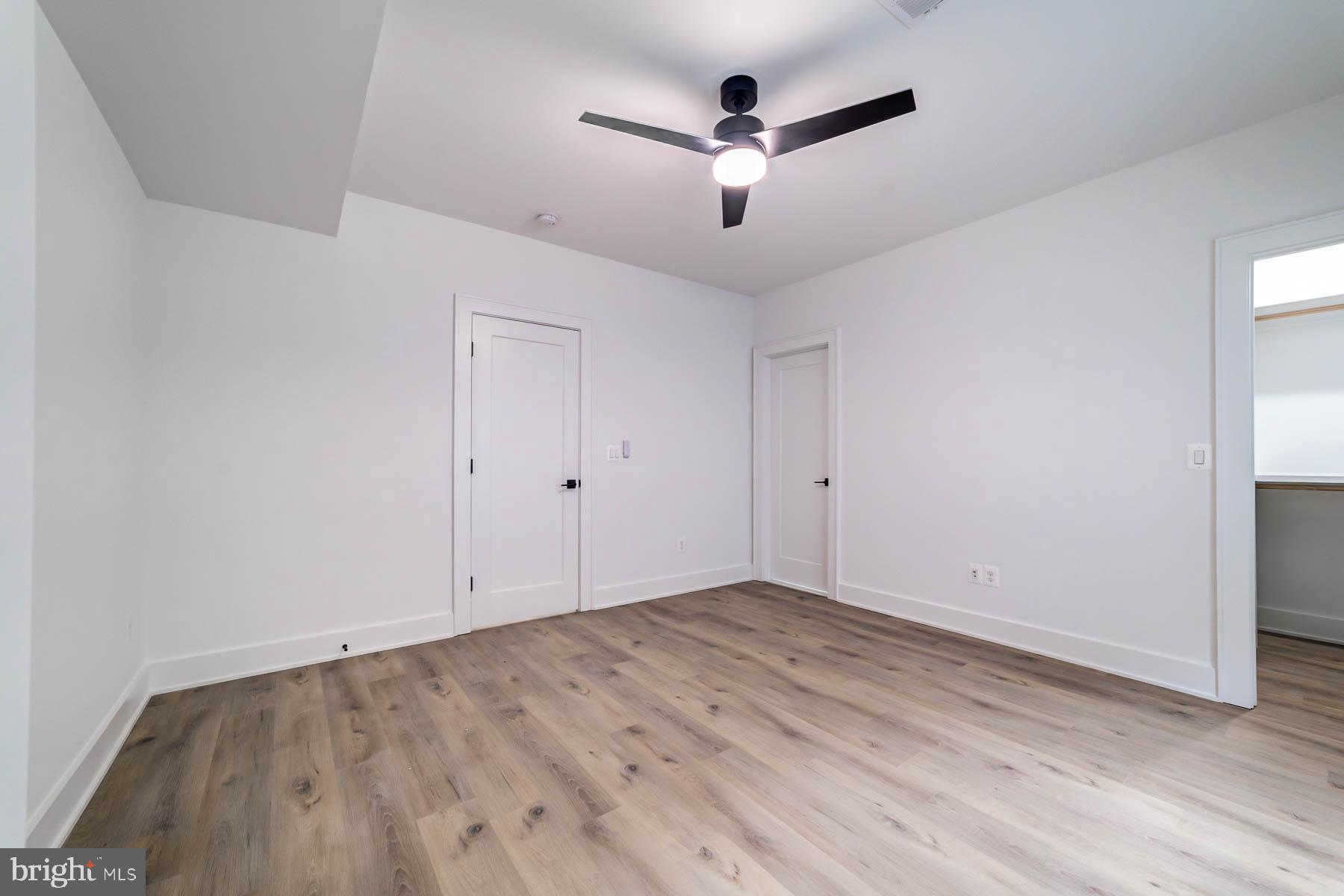 VIENNA WOODS - Residential