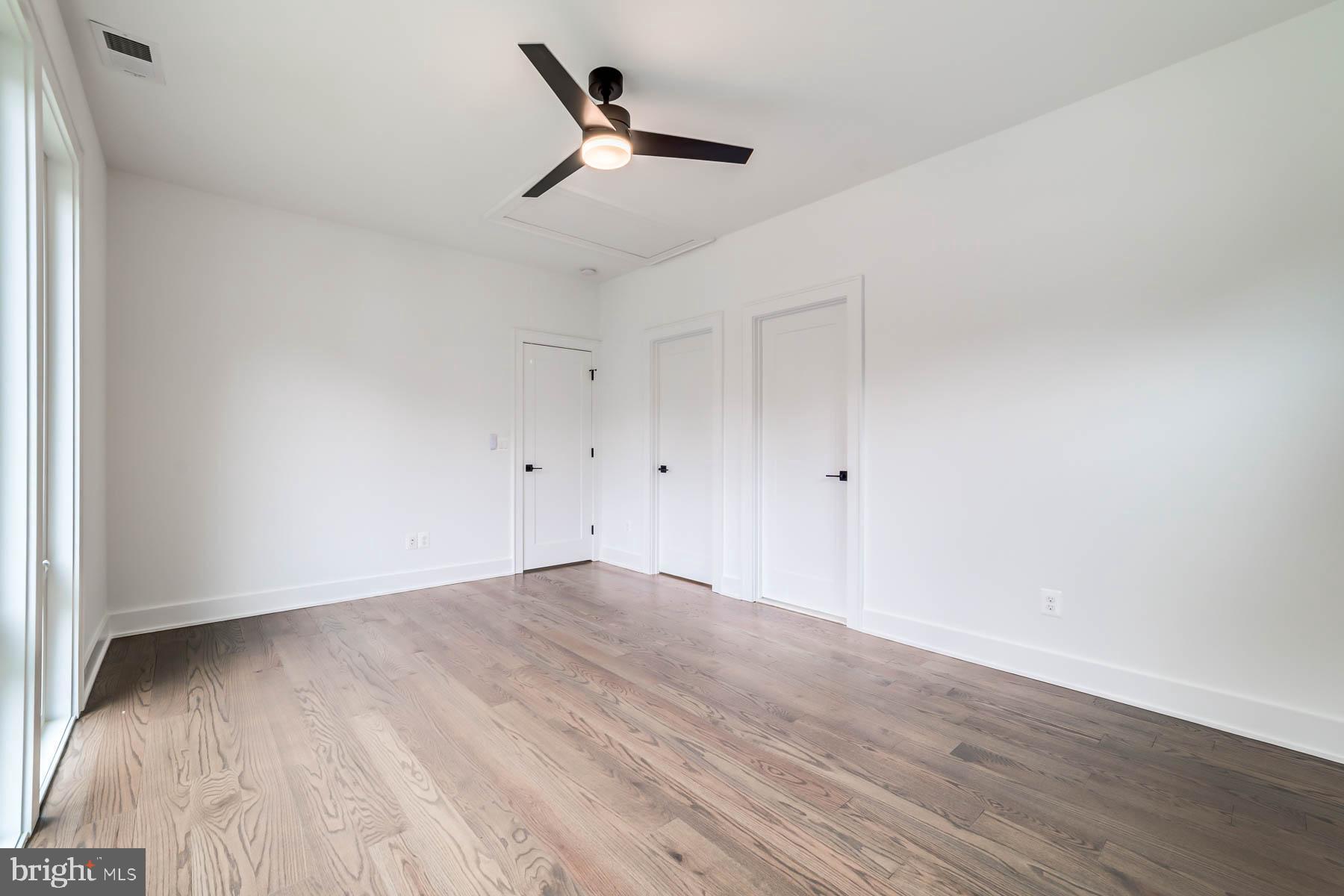 VIENNA WOODS - Residential