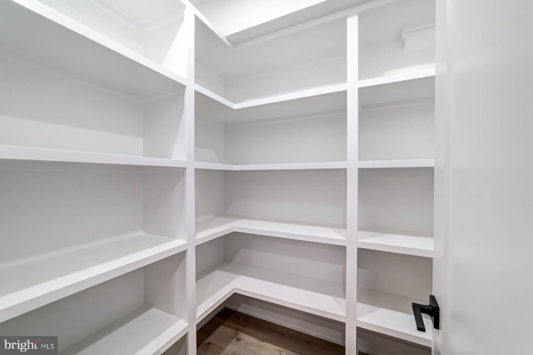 VIENNA WOODS - Residential