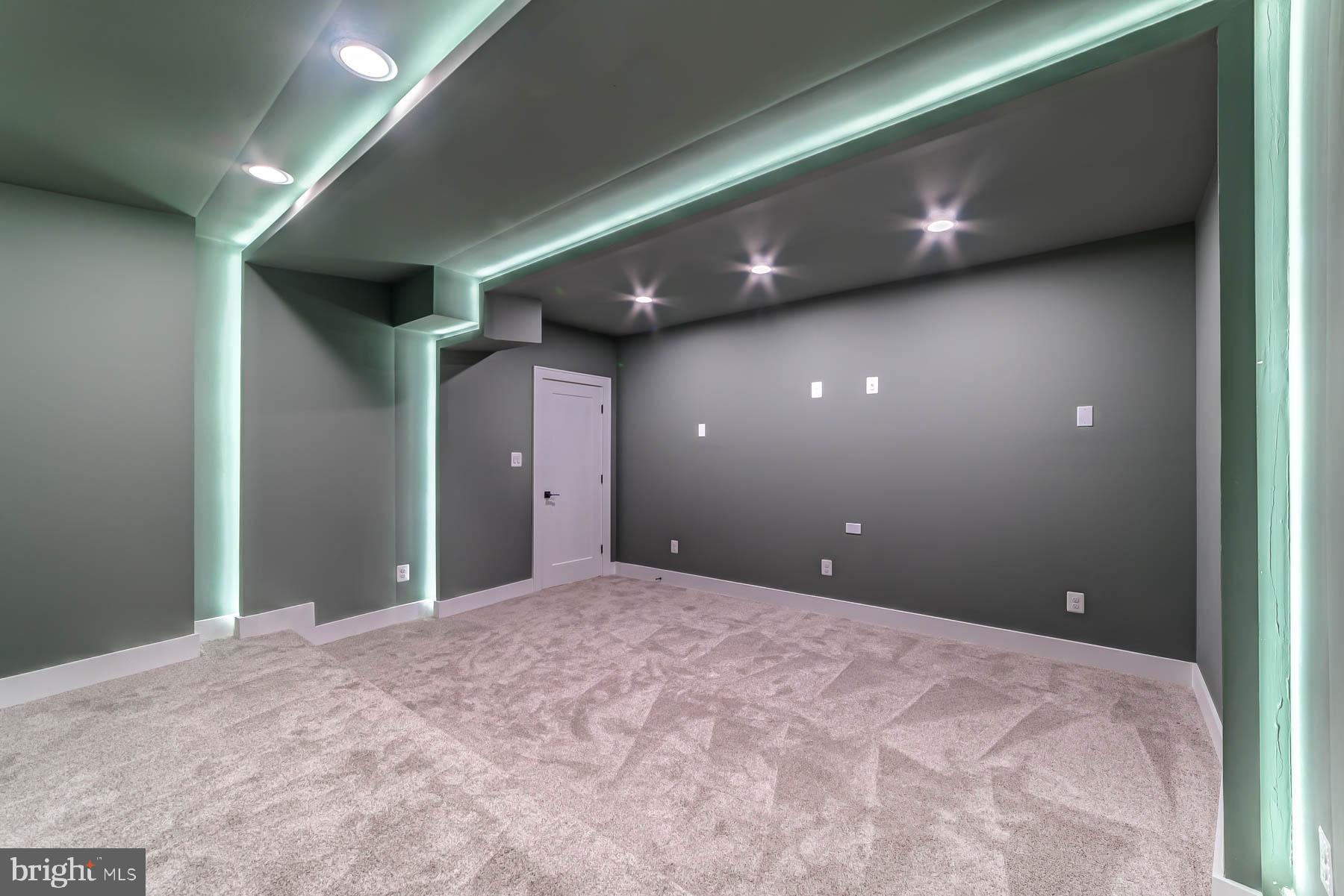 VIENNA WOODS - Residential