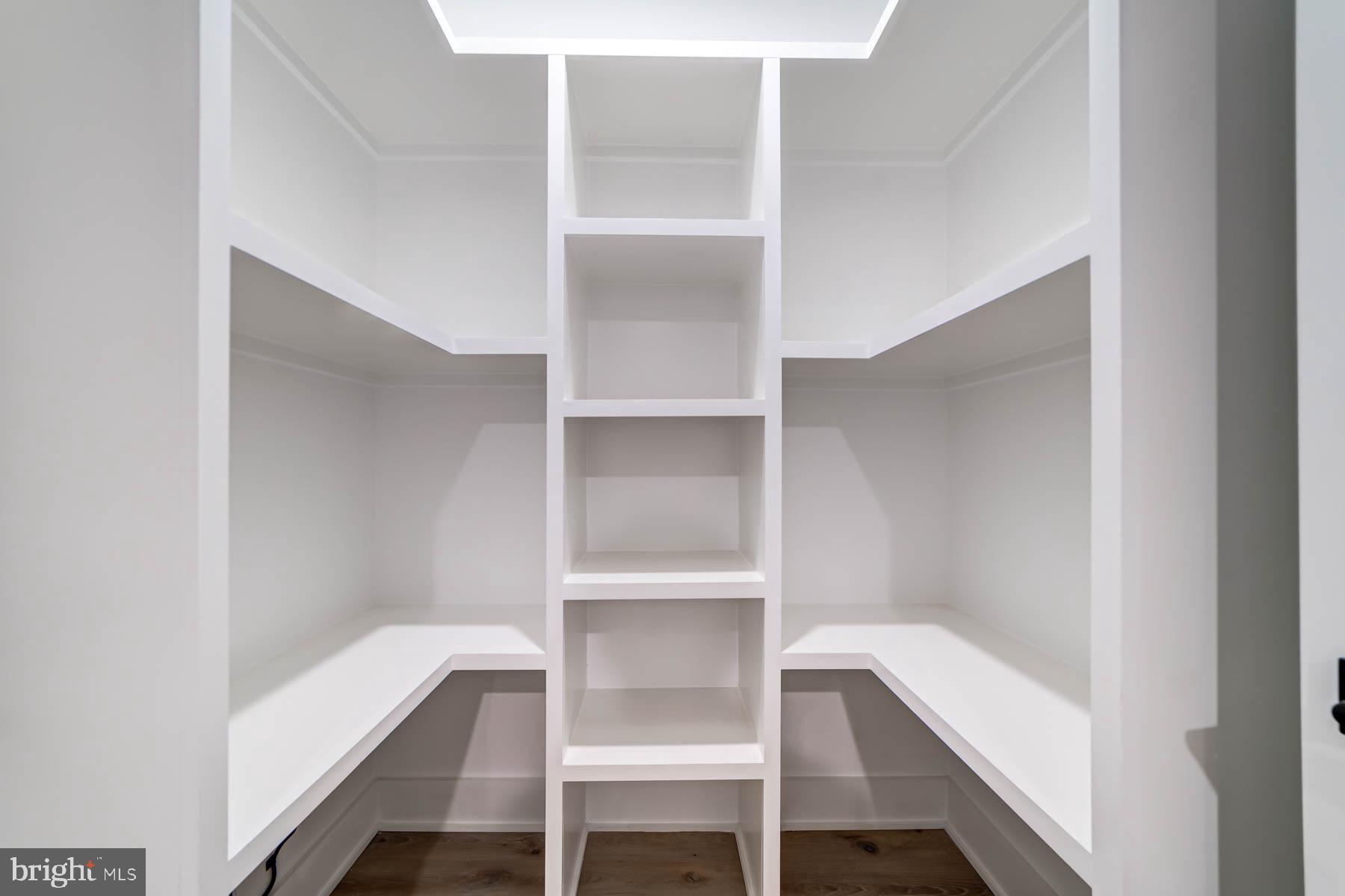 VIENNA WOODS - Residential