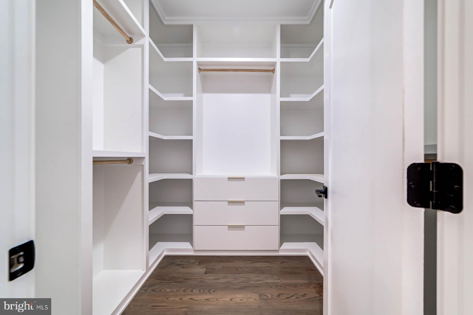 VIENNA WOODS - Residential