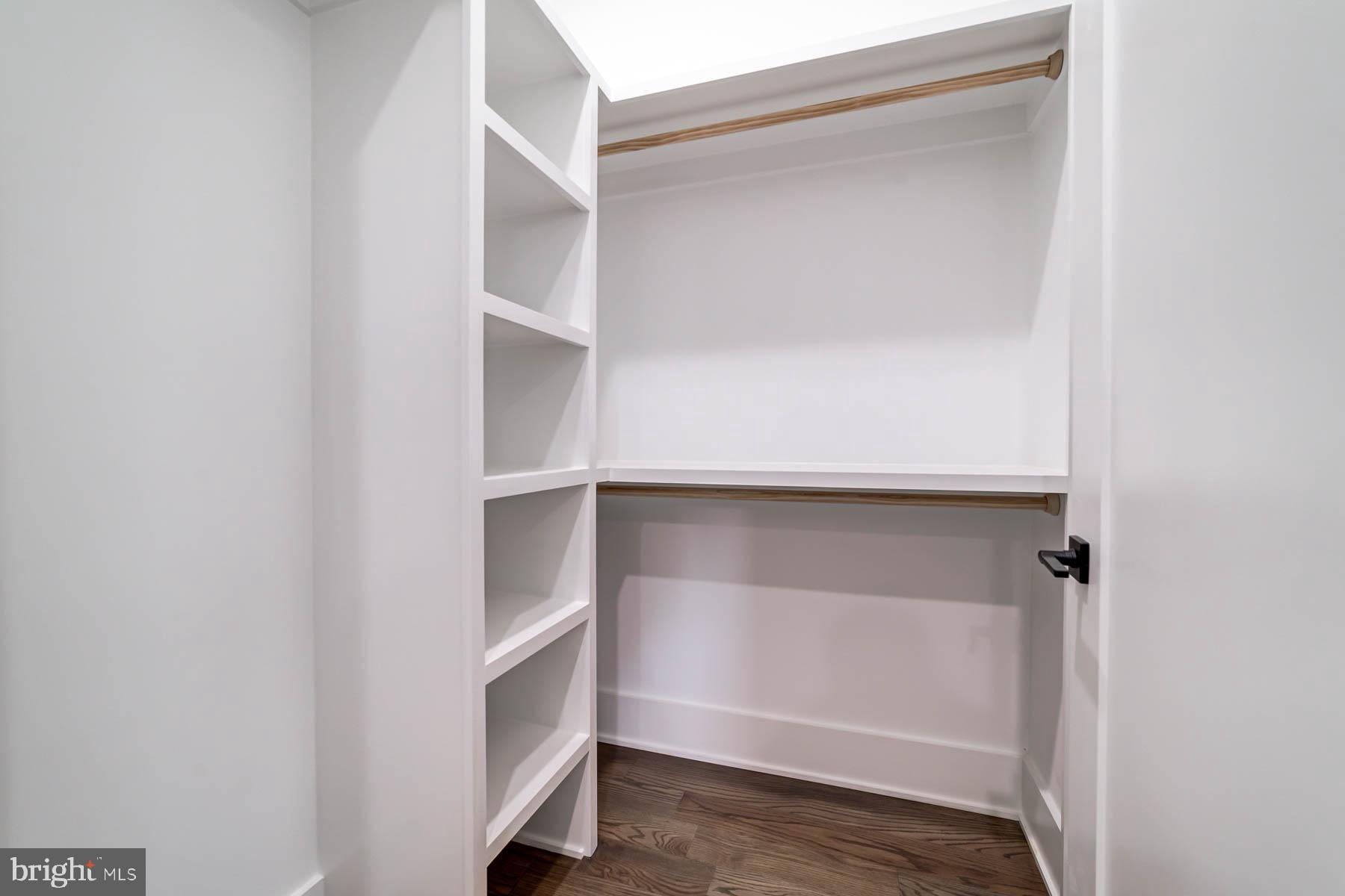 VIENNA WOODS - Residential