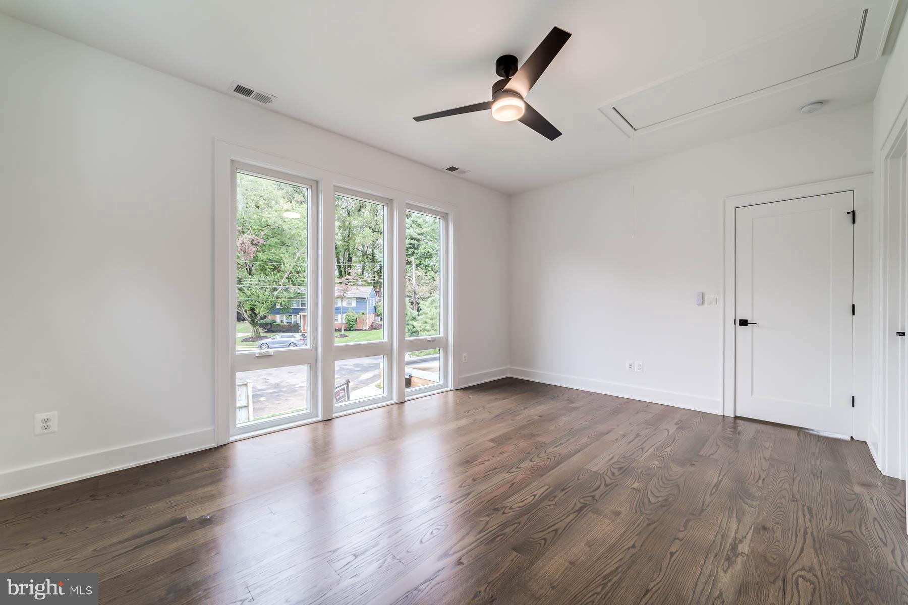 VIENNA WOODS - Residential