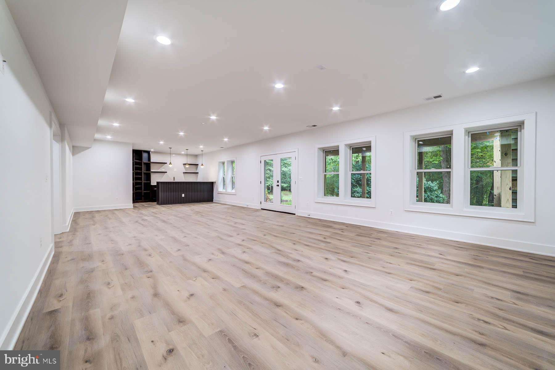 VIENNA WOODS - Residential