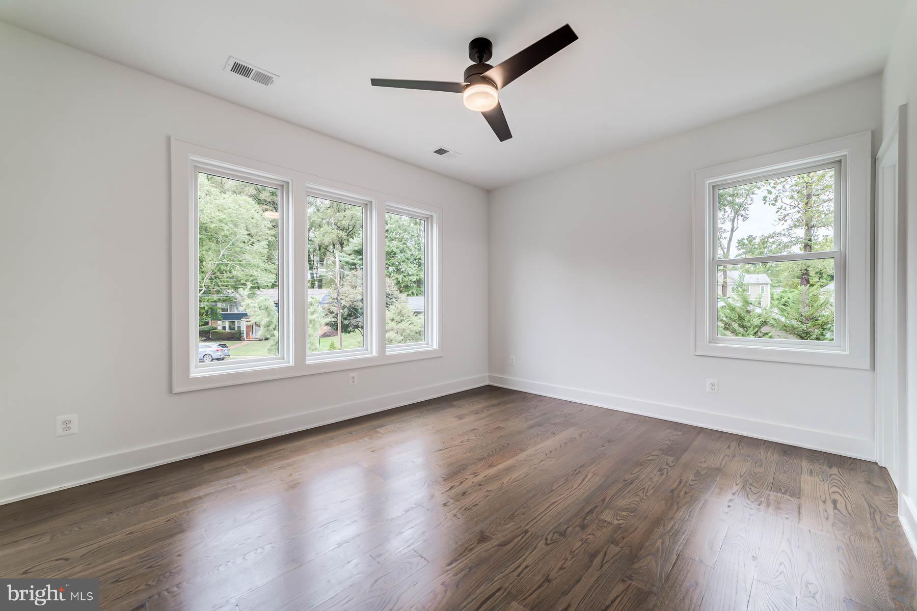 VIENNA WOODS - Residential