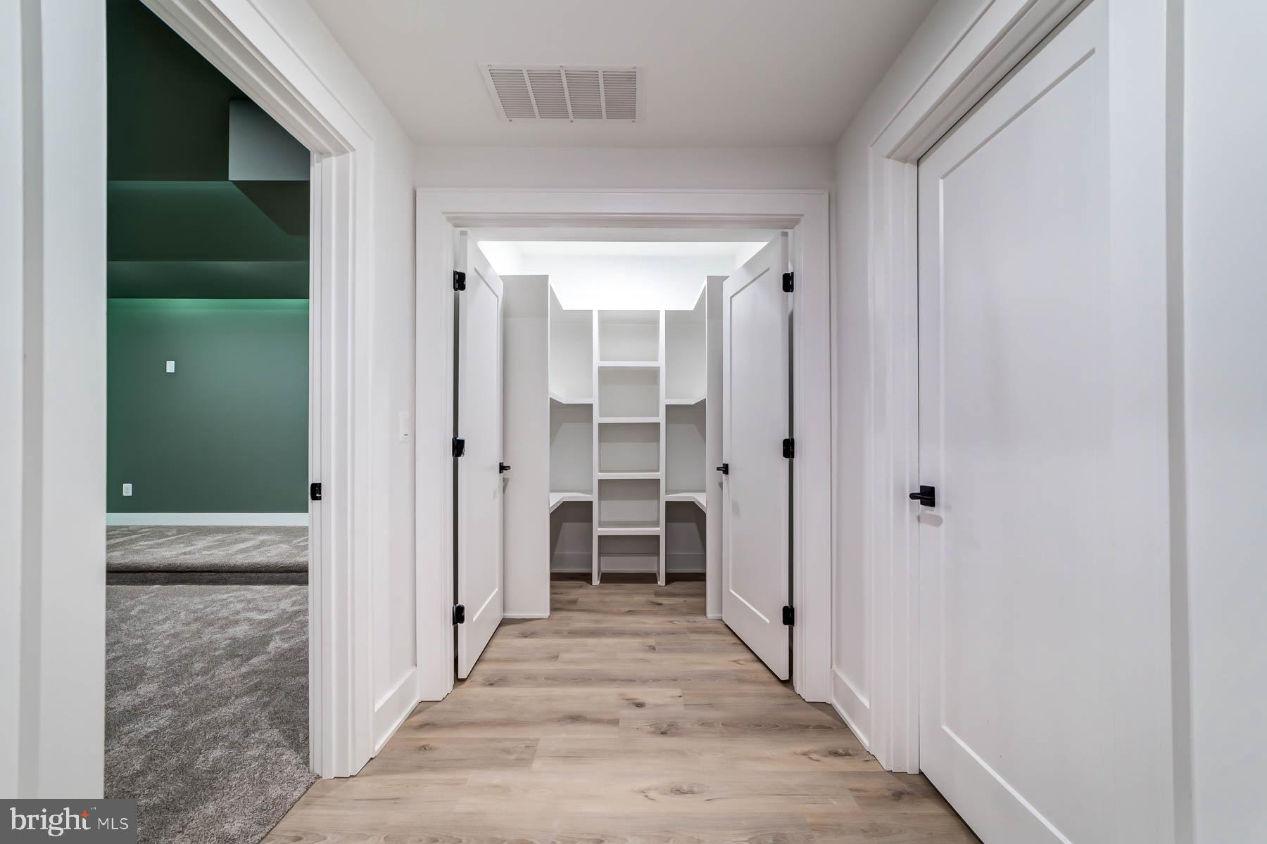 VIENNA WOODS - Residential