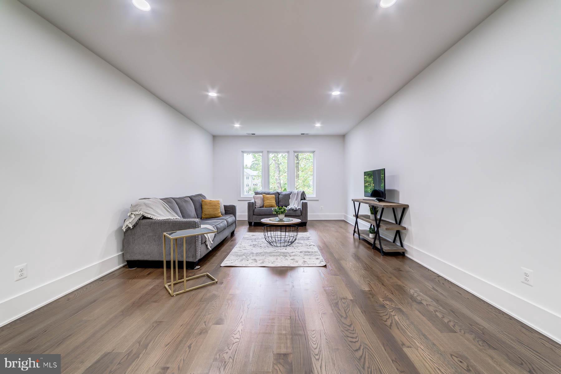 VIENNA WOODS - Residential