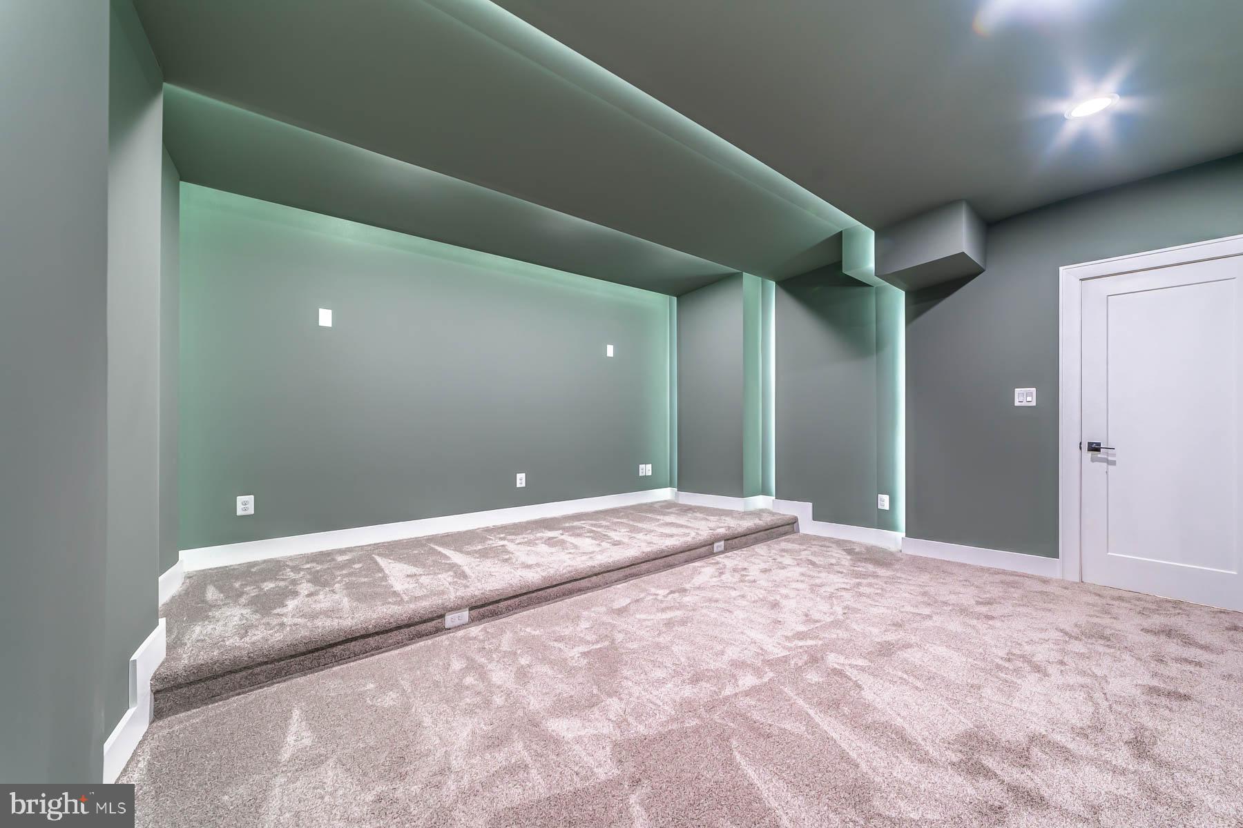 VIENNA WOODS - Residential