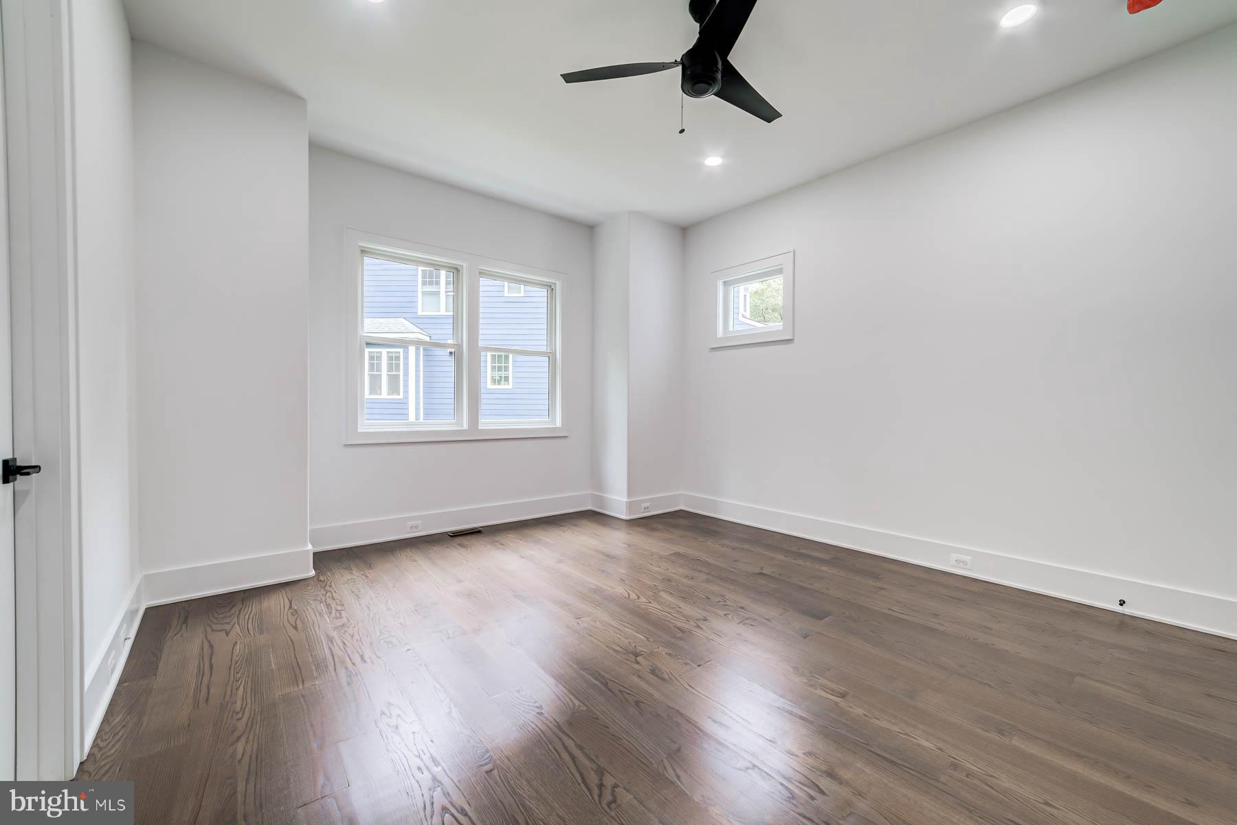 VIENNA WOODS - Residential