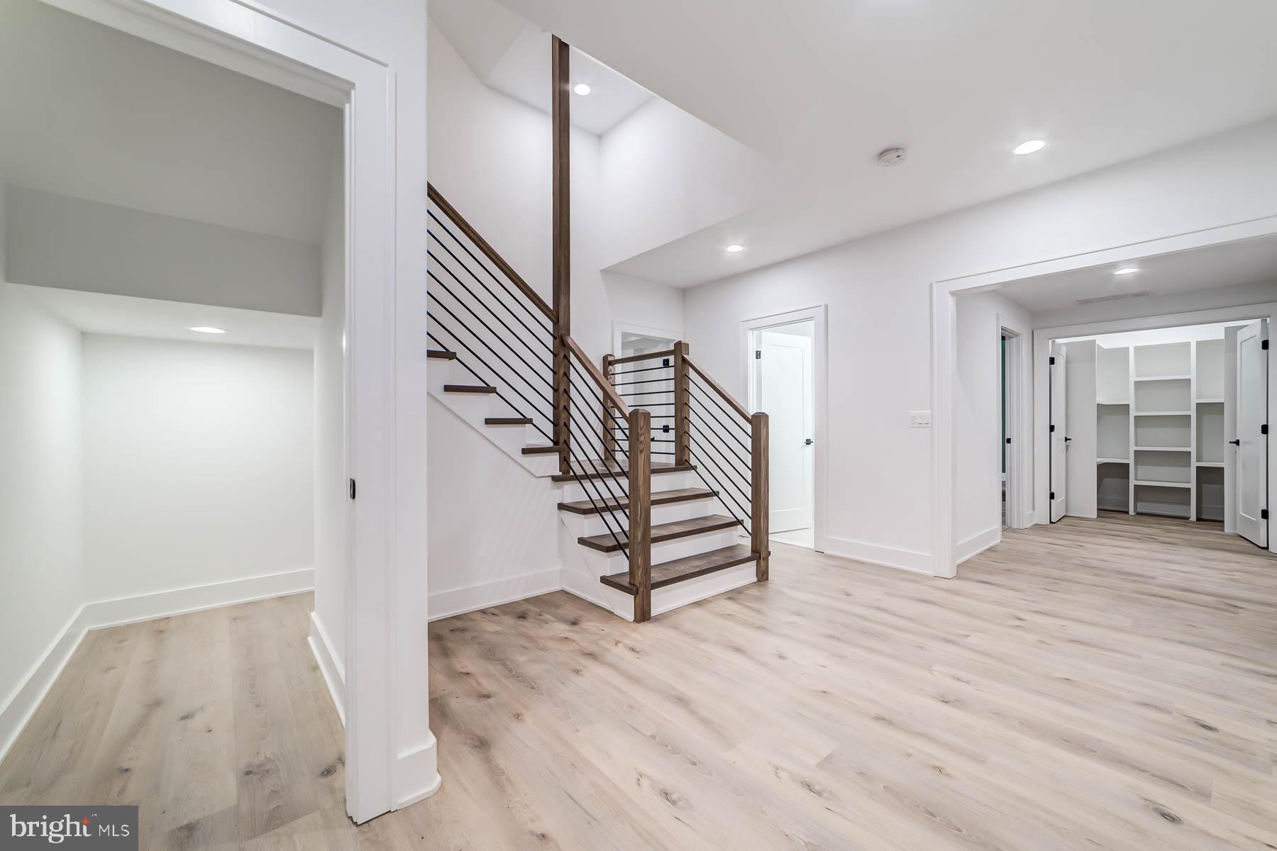 VIENNA WOODS - Residential