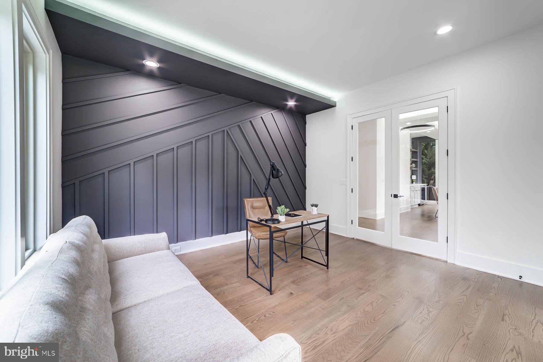 VIENNA WOODS - Residential