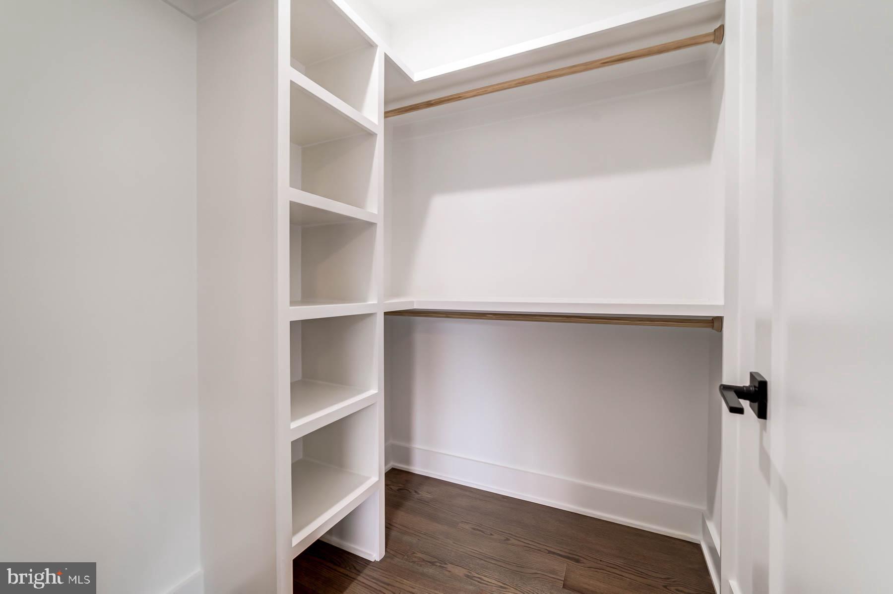 VIENNA WOODS - Residential