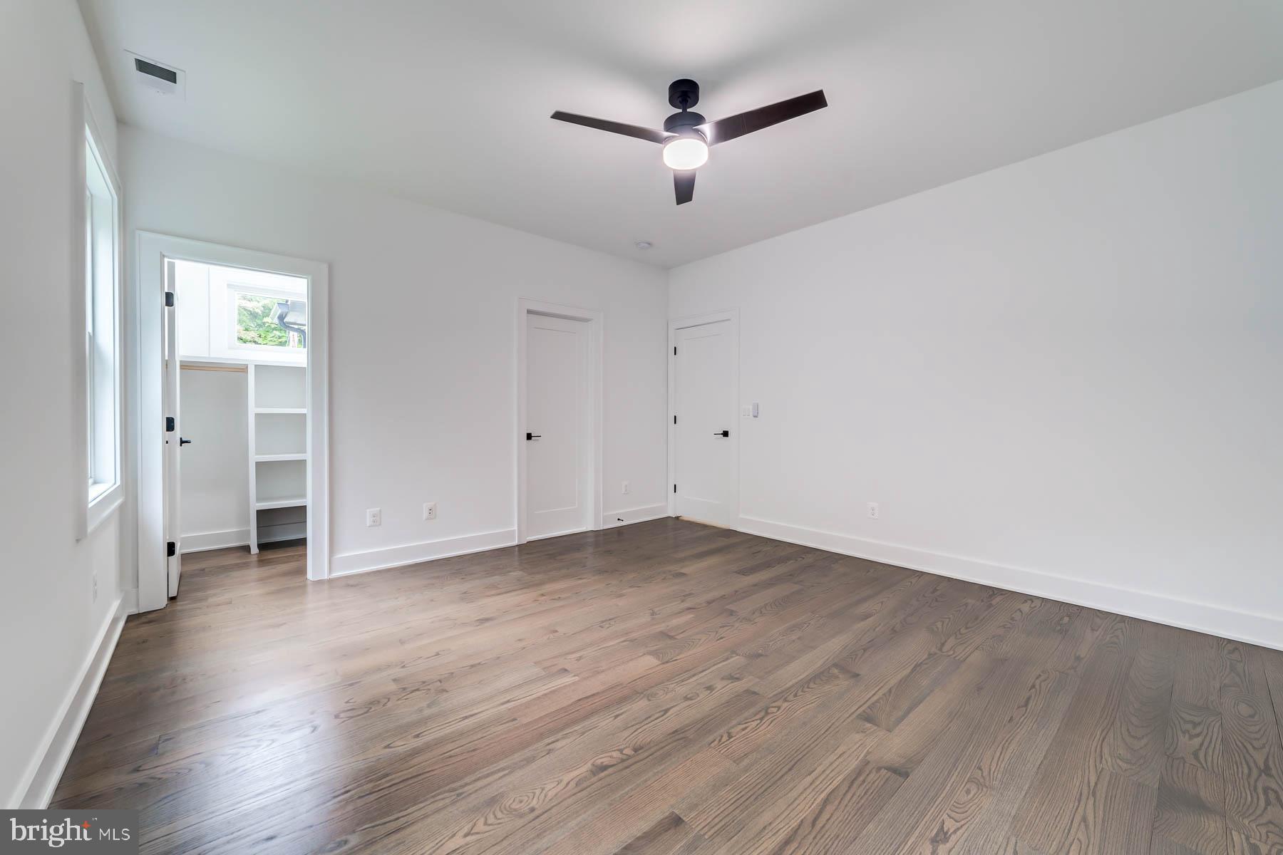 VIENNA WOODS - Residential