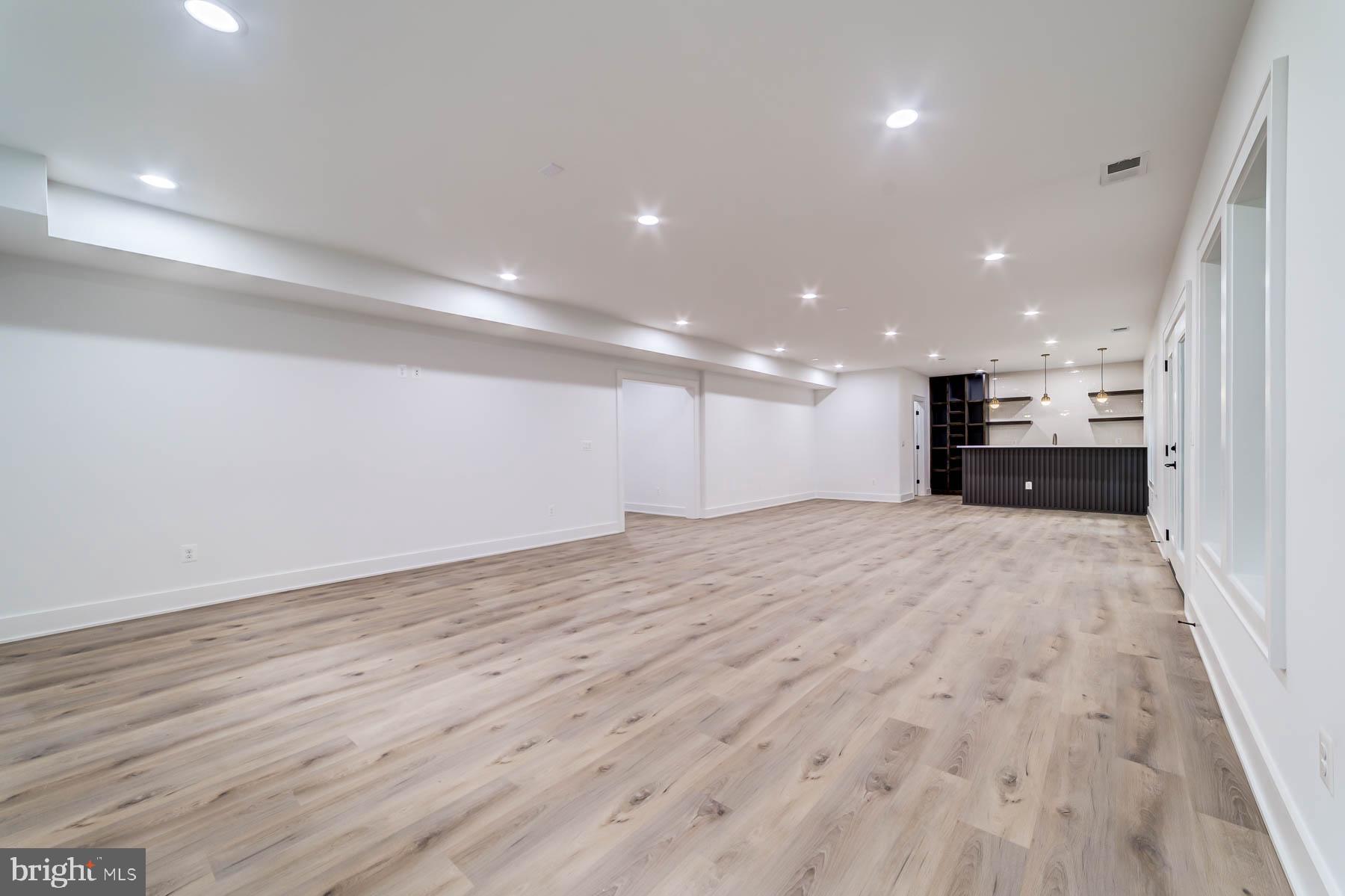 VIENNA WOODS - Residential