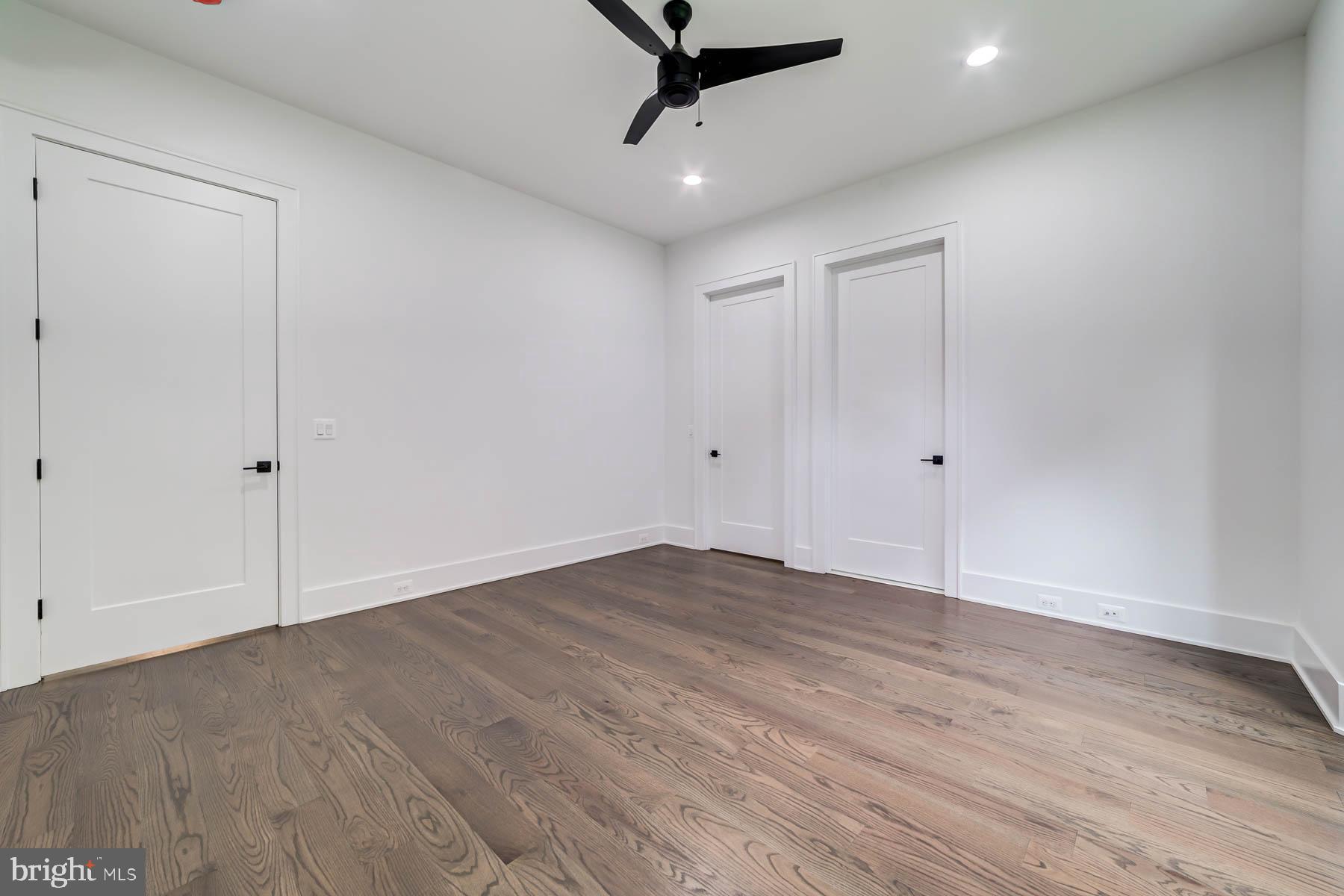 VIENNA WOODS - Residential